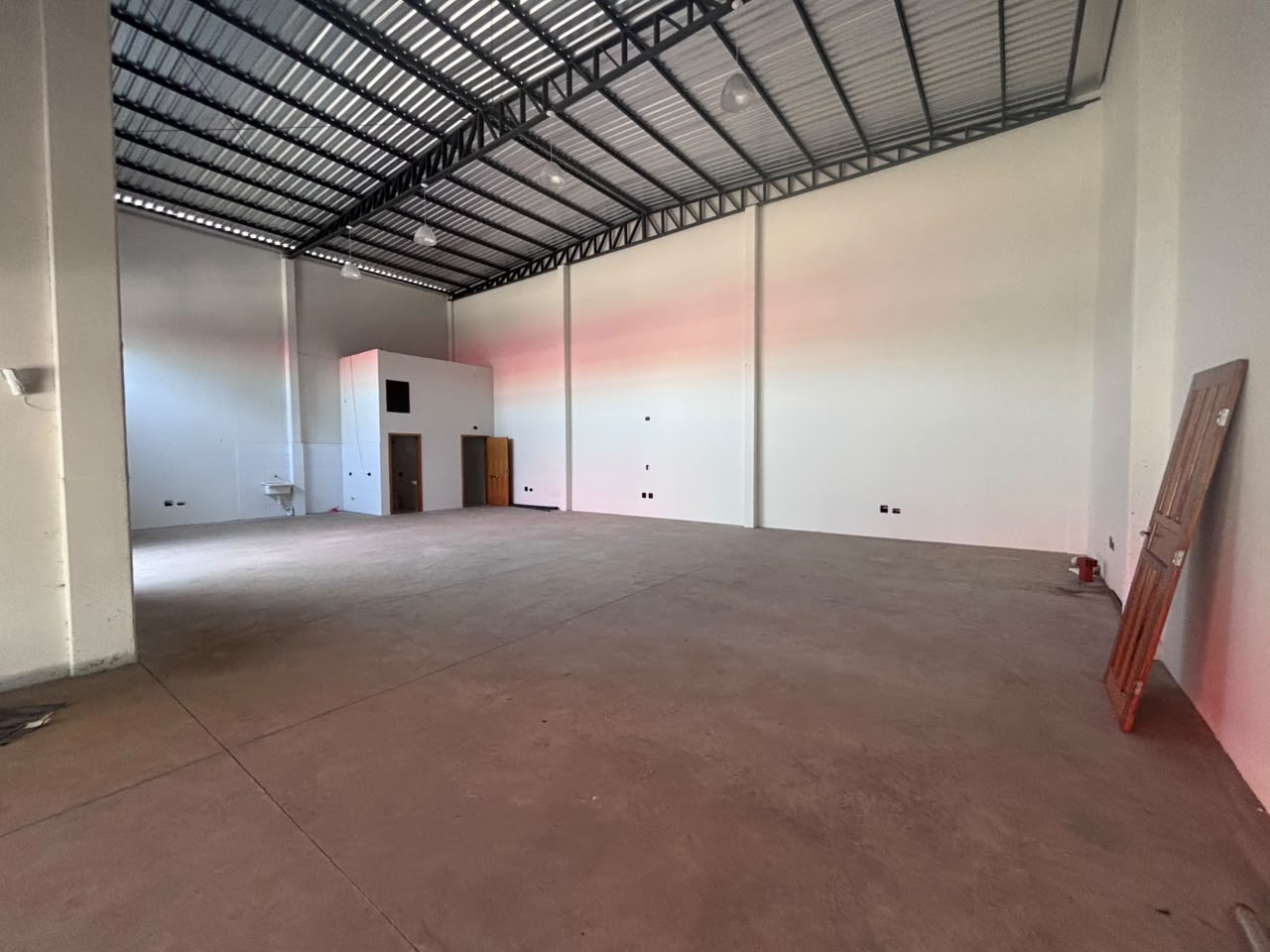 Galpão Comercial com 203 m², 3 Vagas - Zona 06, Maringá/PR