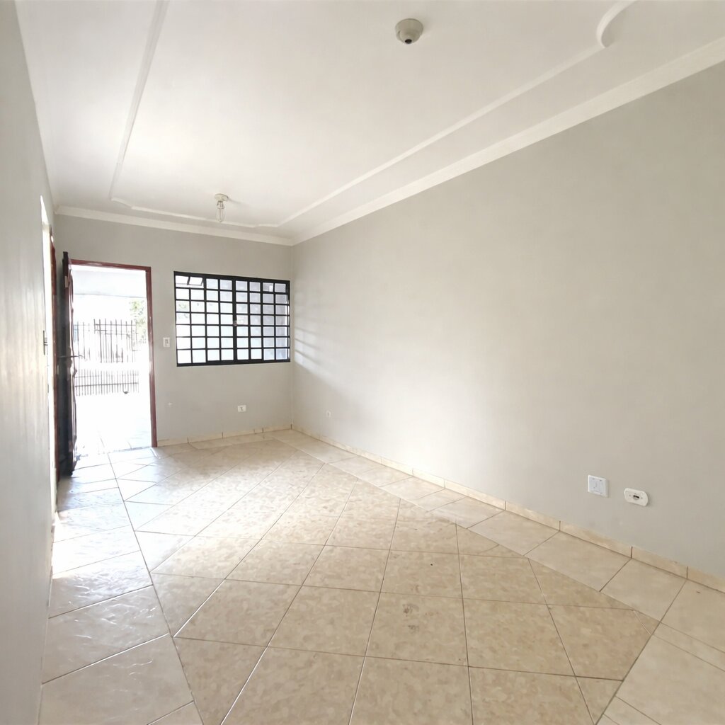 1 Suíte + 2 Dormitórios ! Sua família precisa de mais espaço? Conheça esta casa com suíte, quintal amplo e 2 vagas no Jardim Santa Rosa.
