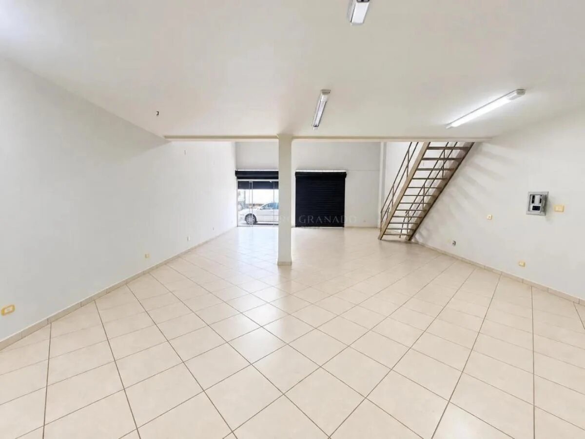 **Excelente Oportunidade Comercial – Salão de 195 m² com Mezanino Próximo à Av. Mandacaru**