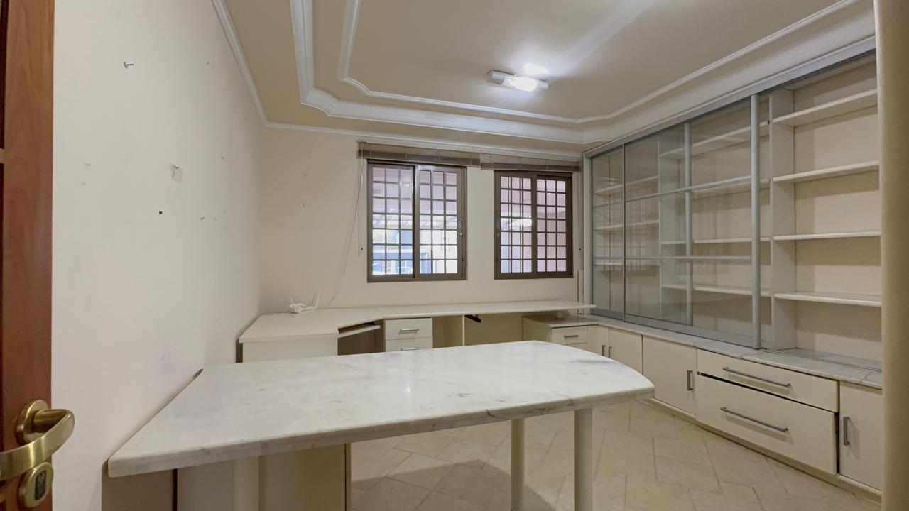 Sobrado de Alto Padrão com Piscina, Sauna,  edícula, 4 Suítes e Área de Lazer Completa