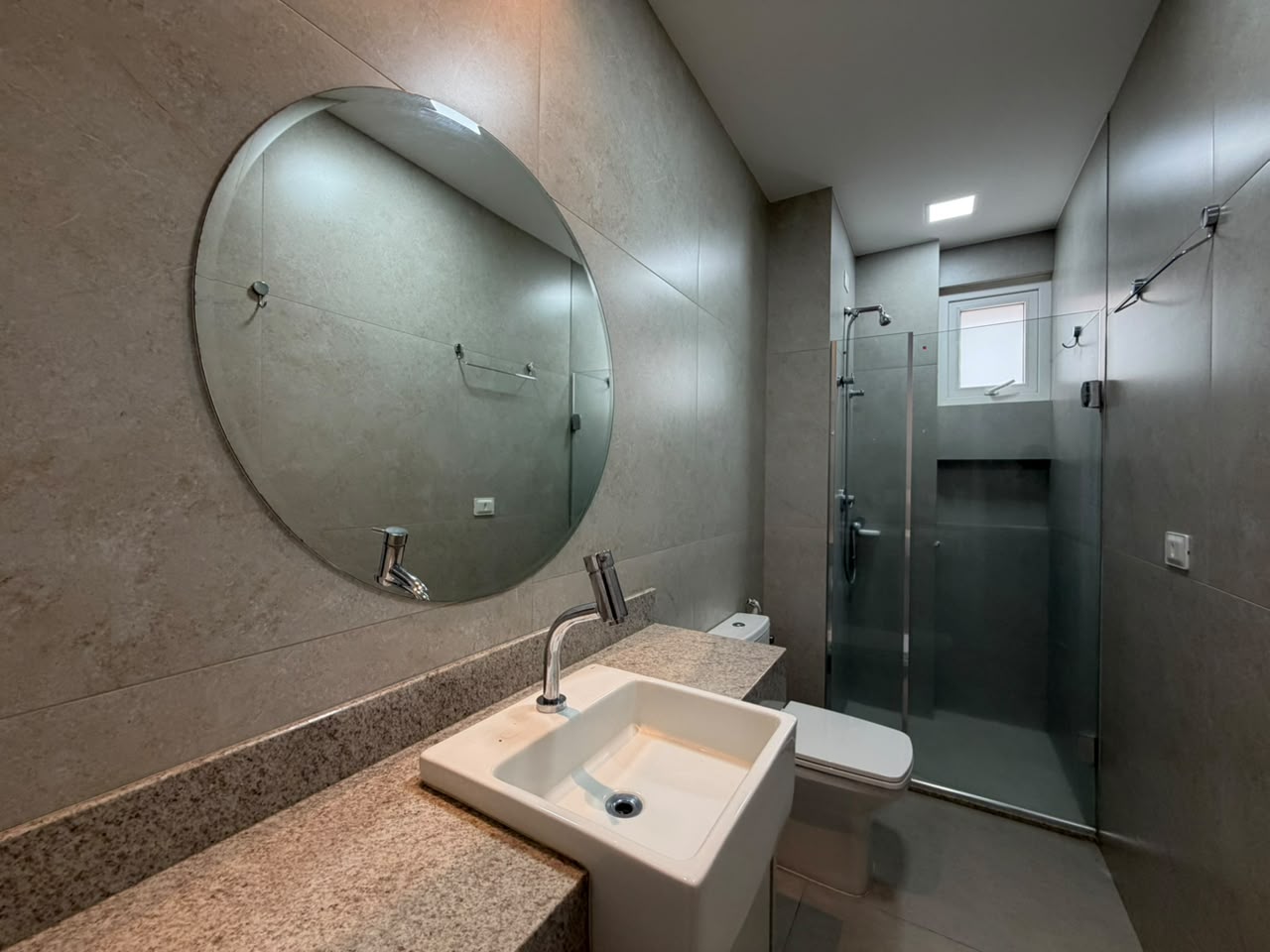 Apartamento com 3 Quartos, 116m² e 2 Vagas na Zona 07 - Maringá/PR