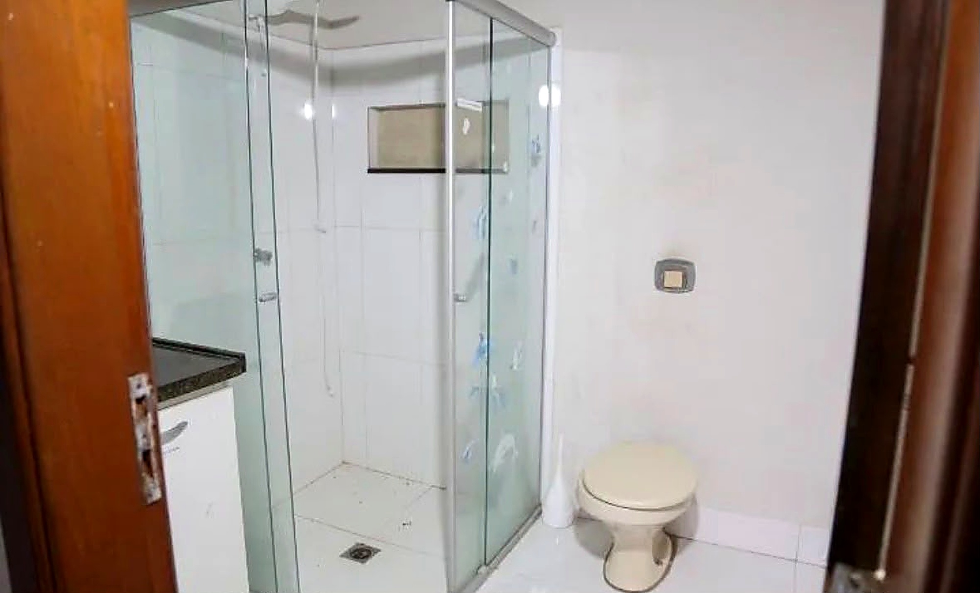 Apartamento Sobreloja para Locação com 3 Quartos, Suíte, Sacada e 2 Vagas