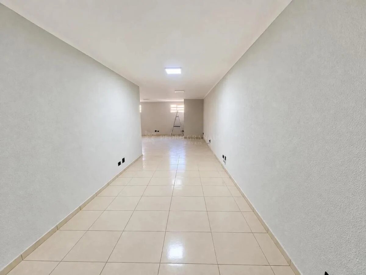 **Excelente Oportunidade Comercial – Salão de 195 m² com Mezanino Próximo à Av. Mandacaru**