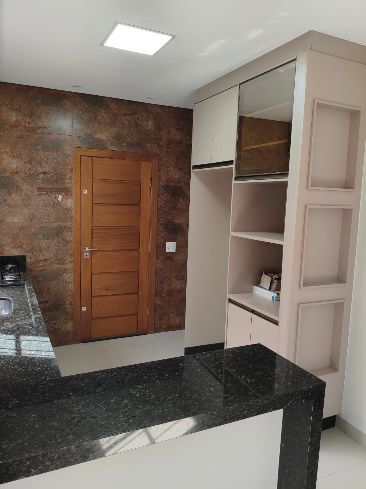 🏡 CASA PARA LOCAÇÃO | 1 SUÍTE + 2 QUARTOS, COZINHA MOBILIADA E JARDIM ✨