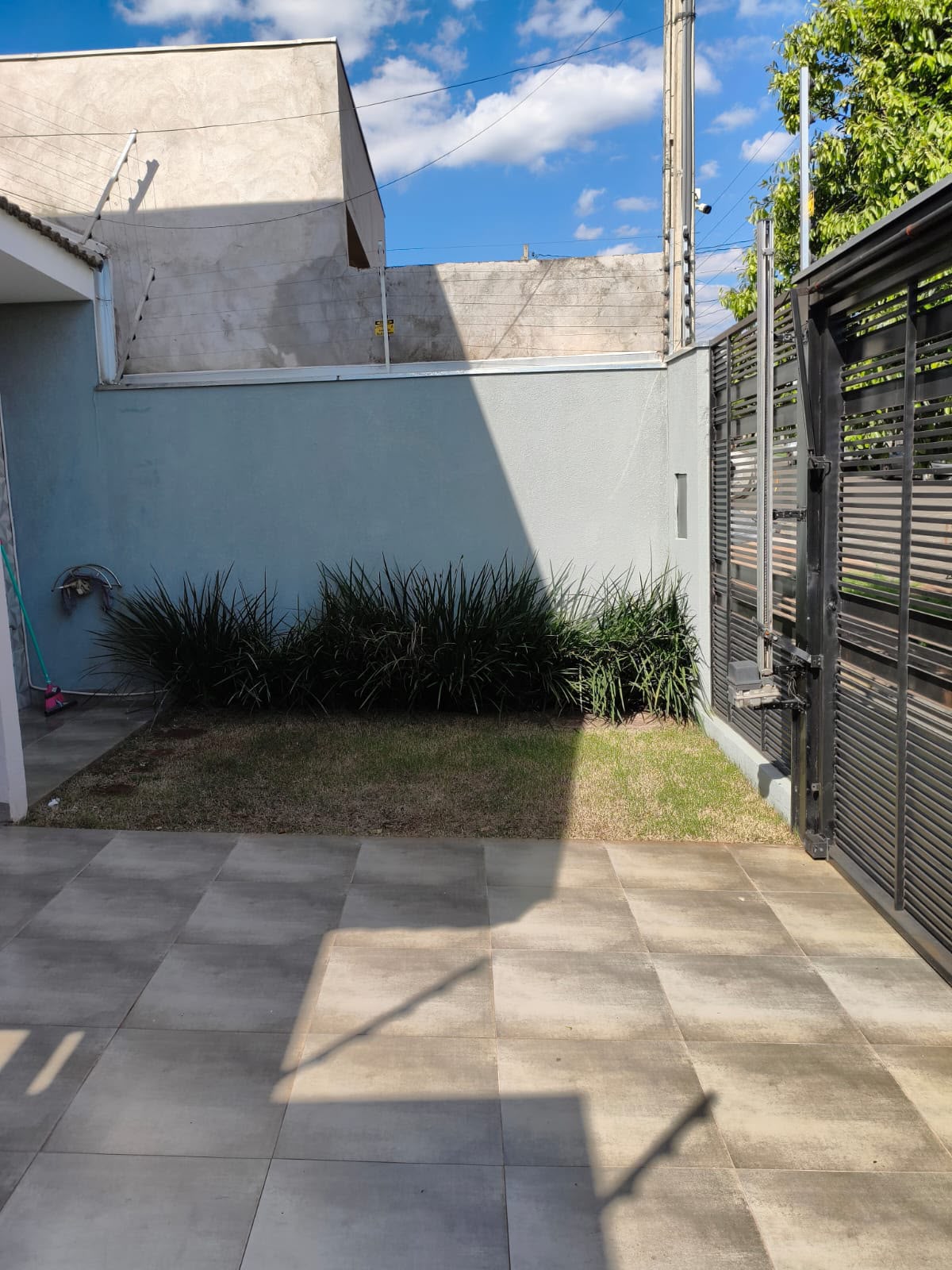 🏡 CASA PARA LOCAÇÃO | 1 SUÍTE + 2 QUARTOS, COZINHA MOBILIADA E JARDIM ✨