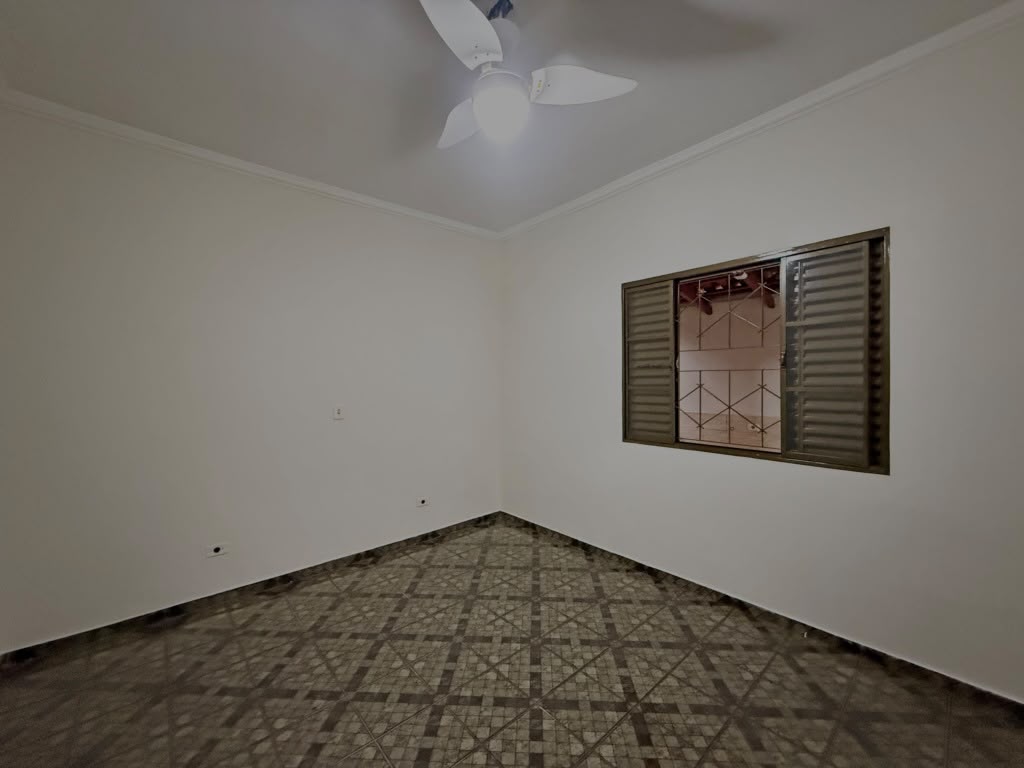 🏡 CASA PARA LOCAÇÃO | 1 SUÍTE + 2 QUARTOS, CHURRASQUEIRA E 3 VAGAS NA VILA ESPERANÇA ✨