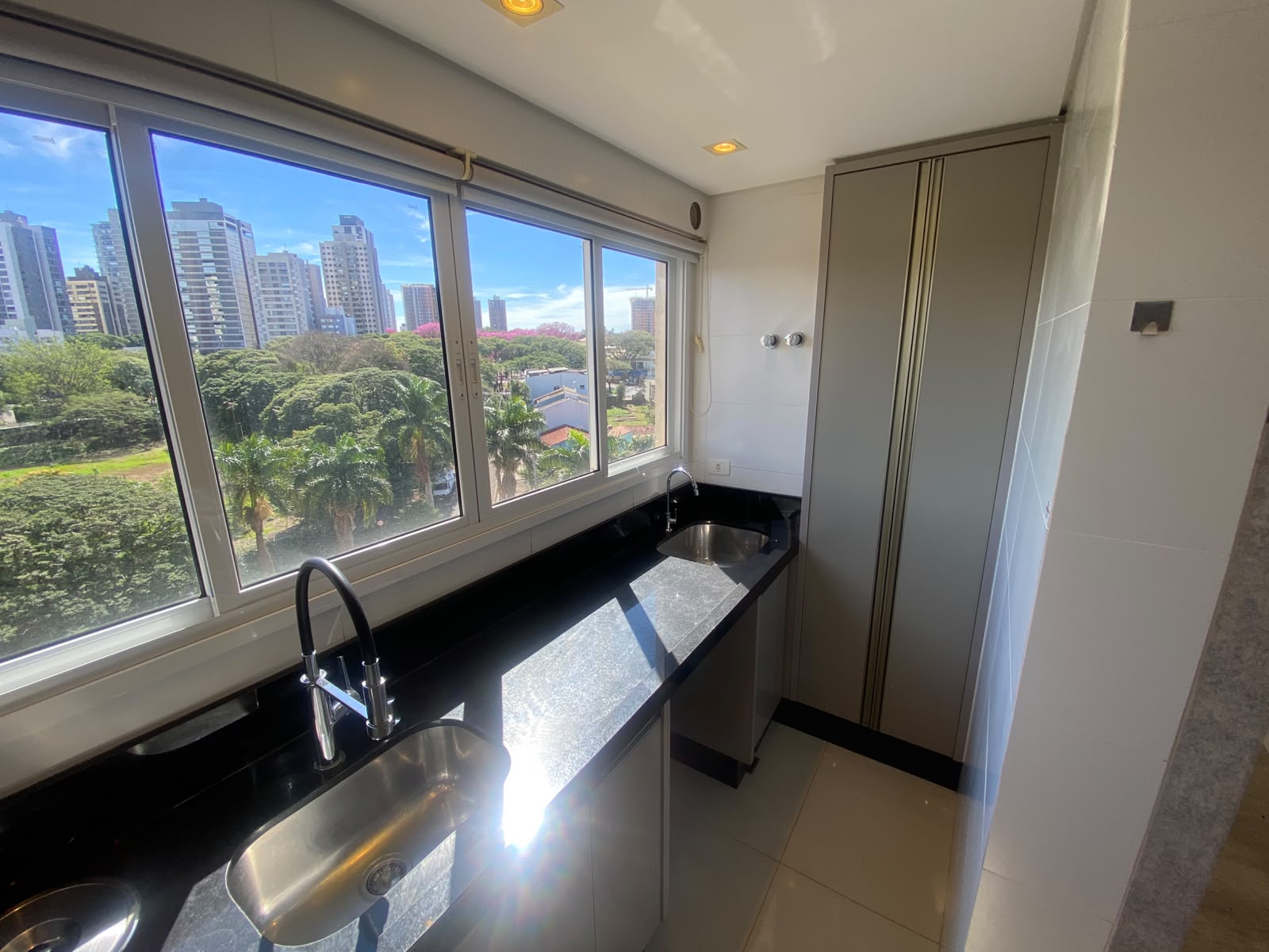 Apartamento para alugar, 80 m² por R$ 3.700,00/mês - Zona 08 - Maringá/PR
