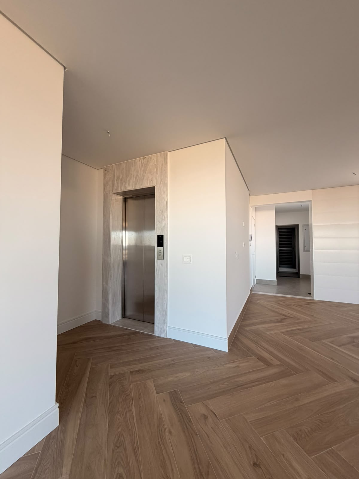 Apartamento com 3 Quartos, 179 m² e 3 Vagas - Zona 01, Maringá/PR