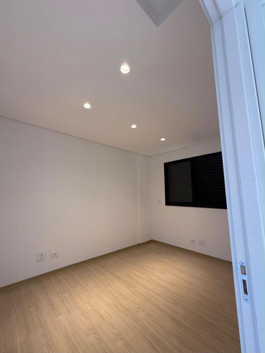 Apartamento com 2 Quartos e 70 m² na Zona 07 - Maringá/PR