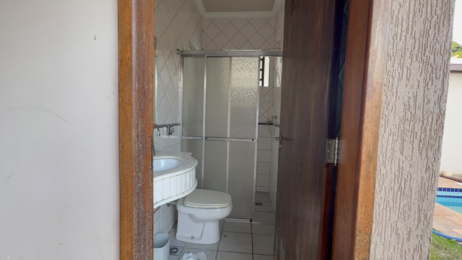 Sobrado de Alto Padrão com Piscina, Sauna,  edícula, 4 Suítes e Área de Lazer Completa