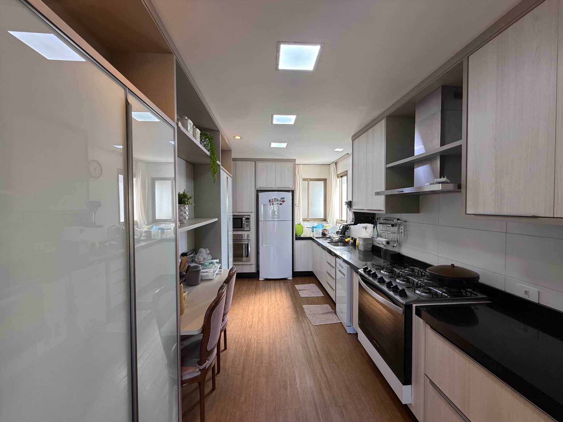 Apartamento com 4 Quartos e 176 m² na Zona 7 - Maringá/PR