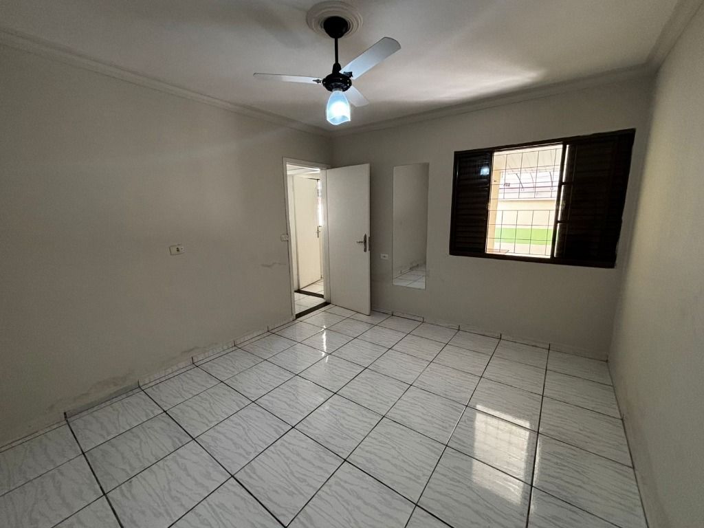 Casa com 2 Quartos e 80m² no Parque Residencial Aeroporto, Maringá/PR