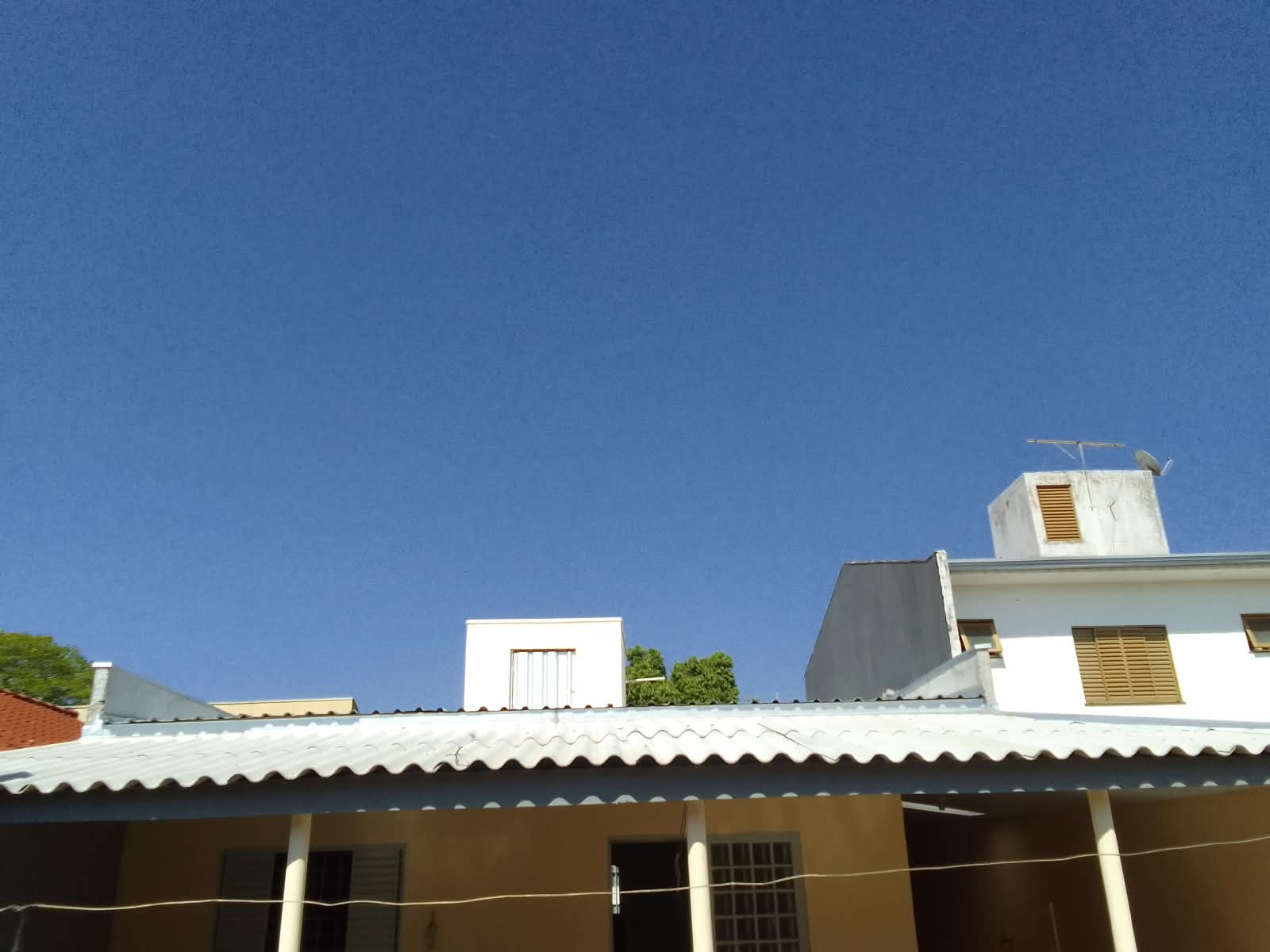 Por R$ 2.100 por mês, sua família pode ter 153 m², suíte e espaço para até 3 carros em Sarandi.
