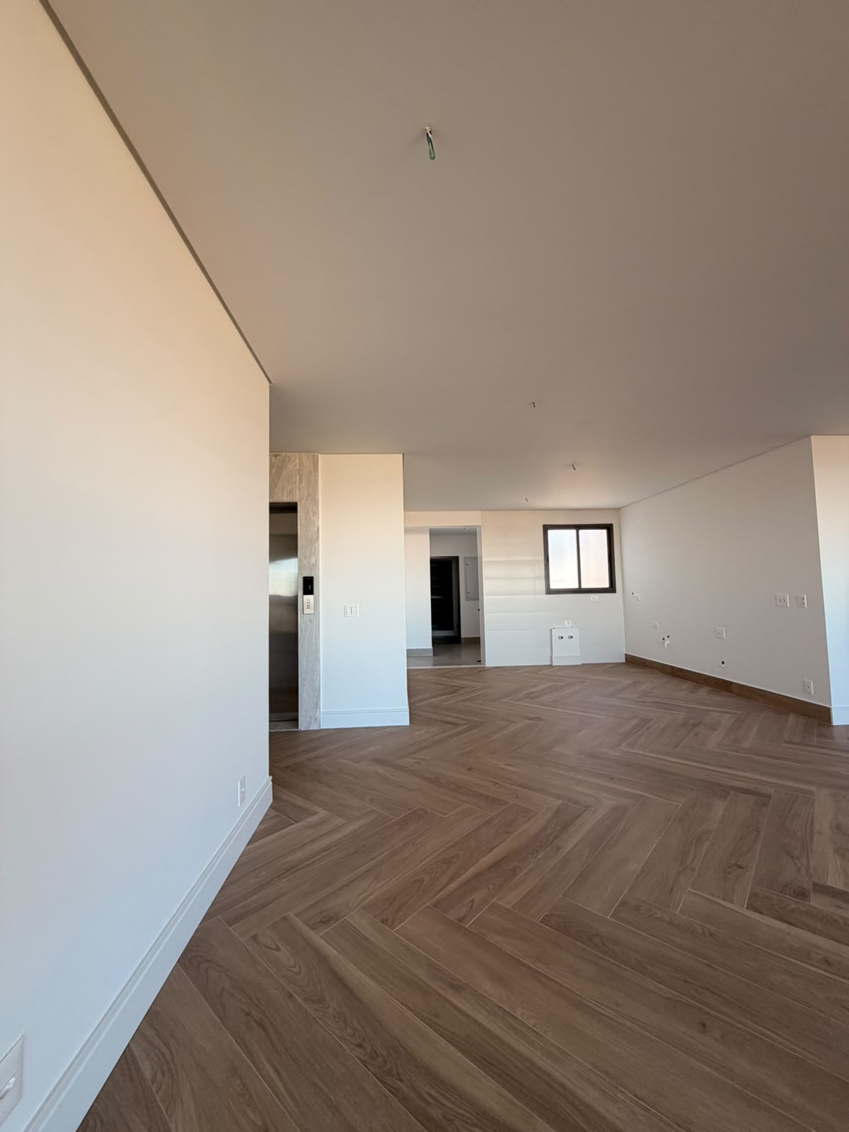 Apartamento com 3 Quartos, 179 m² e 3 Vagas - Zona 01, Maringá/PR