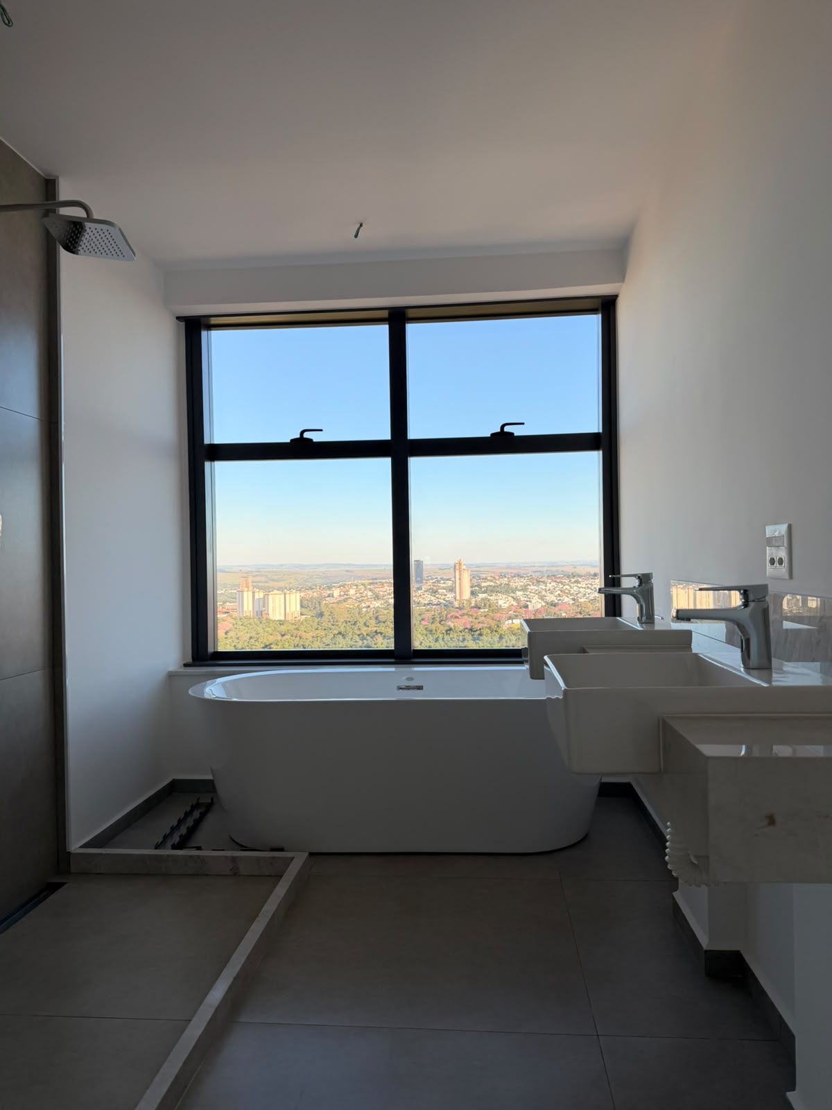 Apartamento com 3 Quartos, 179 m² e 3 Vagas - Zona 01, Maringá/PR