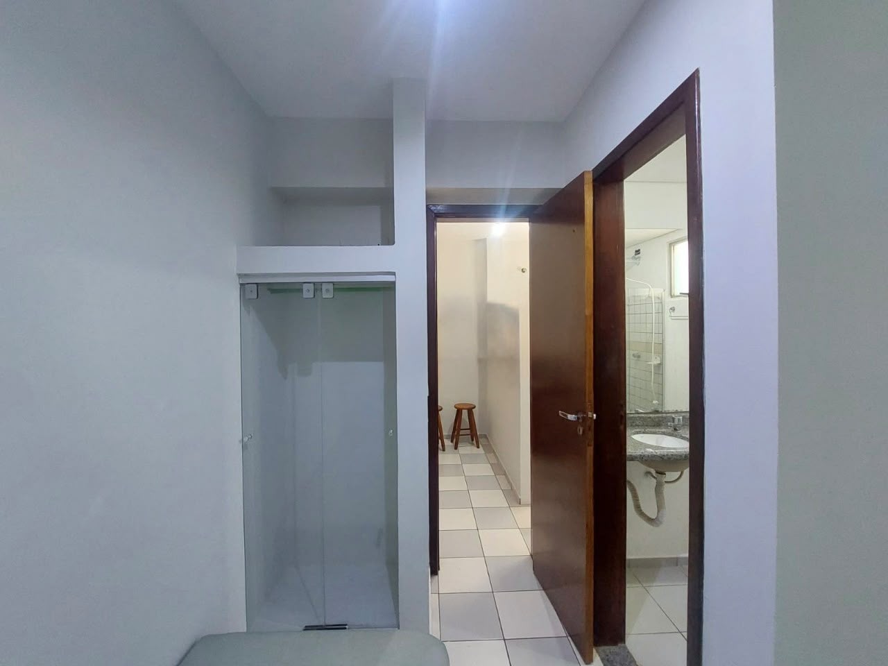 Kitnet com 1 Quarto e 1 Vaga de Garagem, 27 m² - Zona 7, Maringá/PR