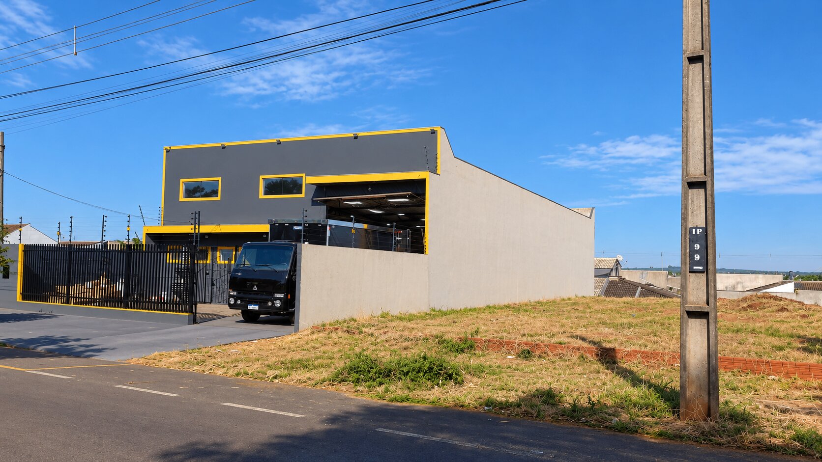 **Galpão Comercial de 420 m² na Av. São Judas Tadeu – Amplo Espaço com Sistema de Exaustão | Maringá/PR**
