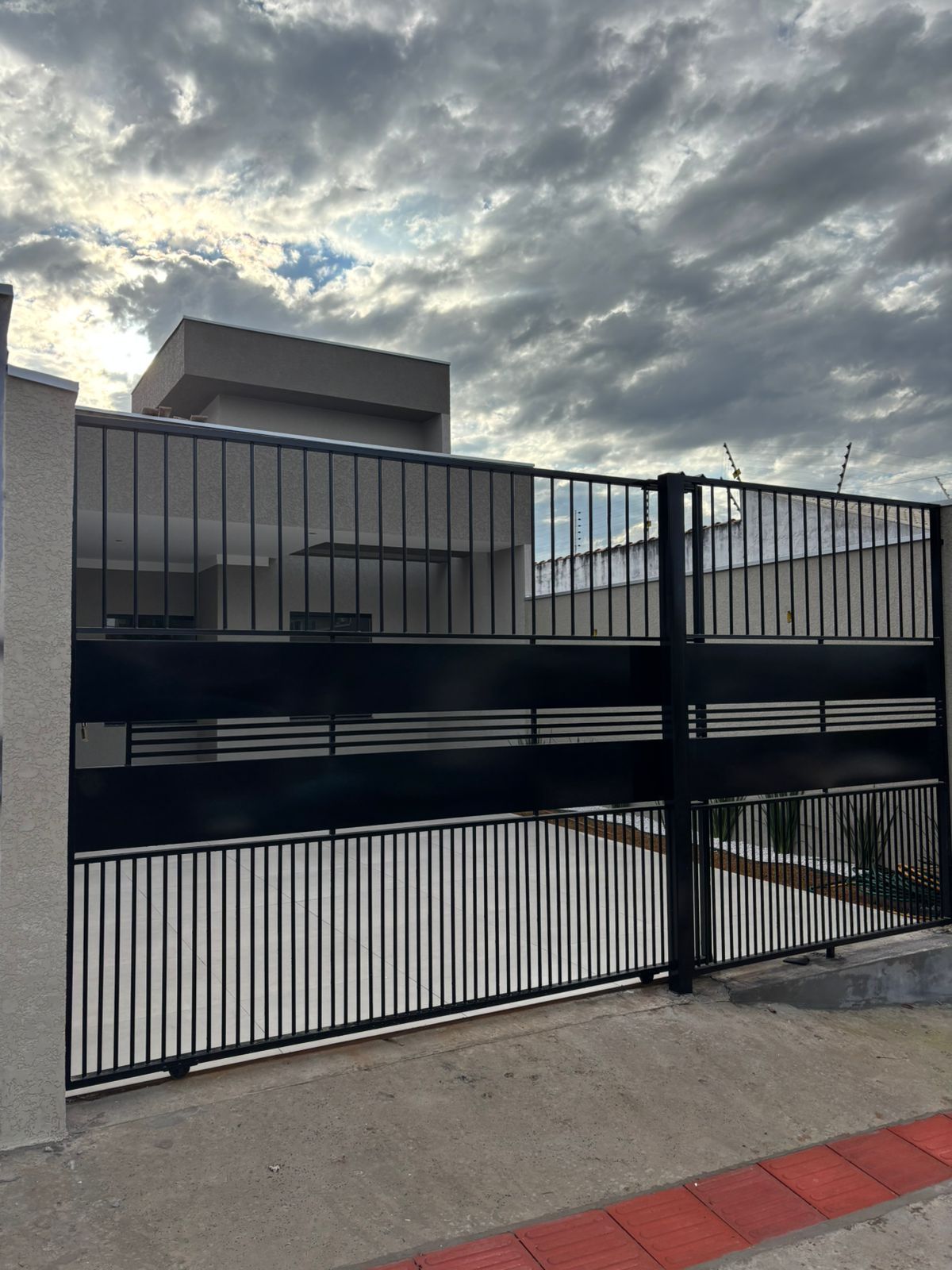 Casa Moderna com 1 Suíte e Área Gourmet à Venda em Maringá/PR