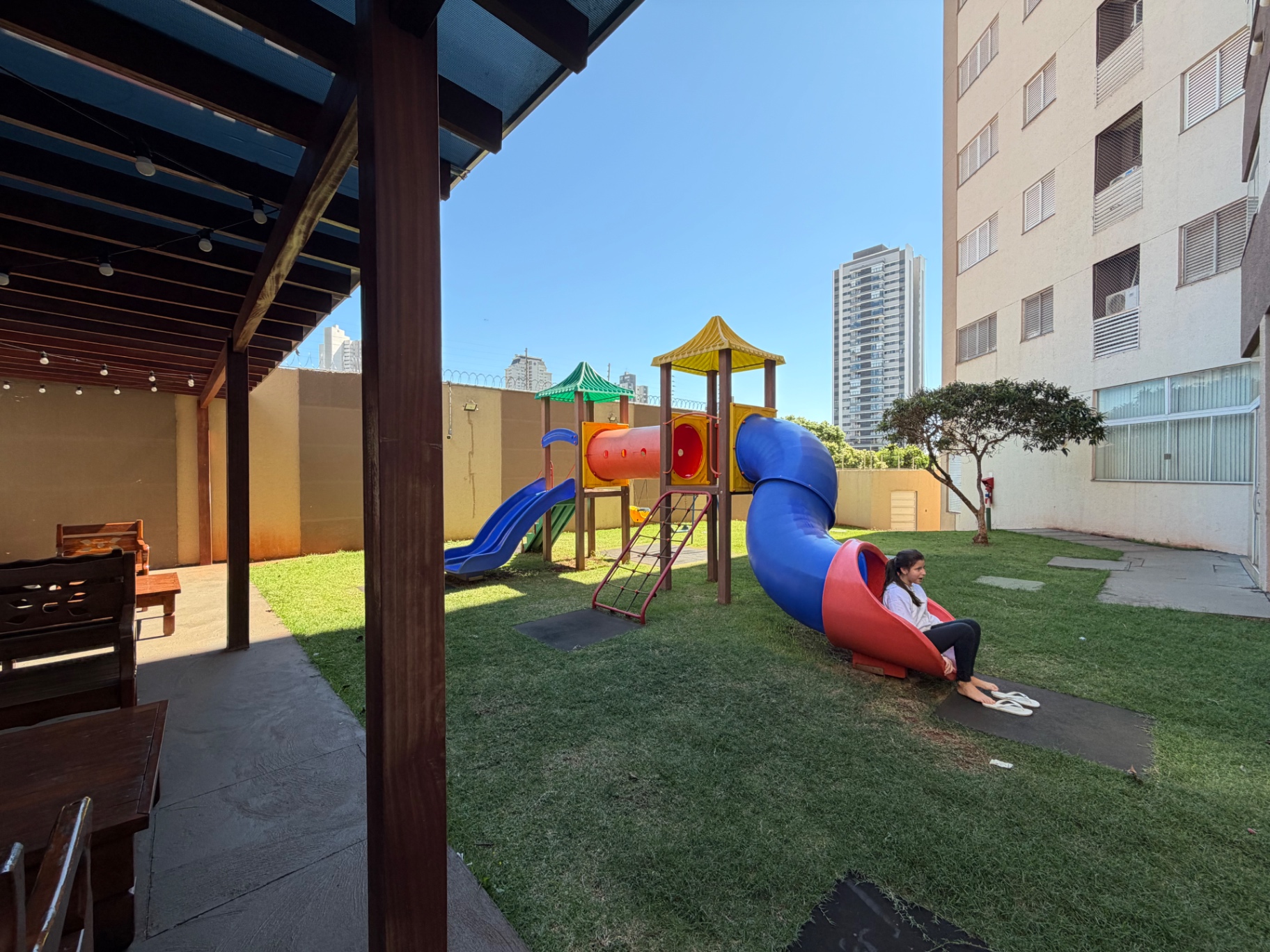 Apartamento com 3 Quartos e 80 m² na Zona 02 em Maringá/PR - 2 Vagas