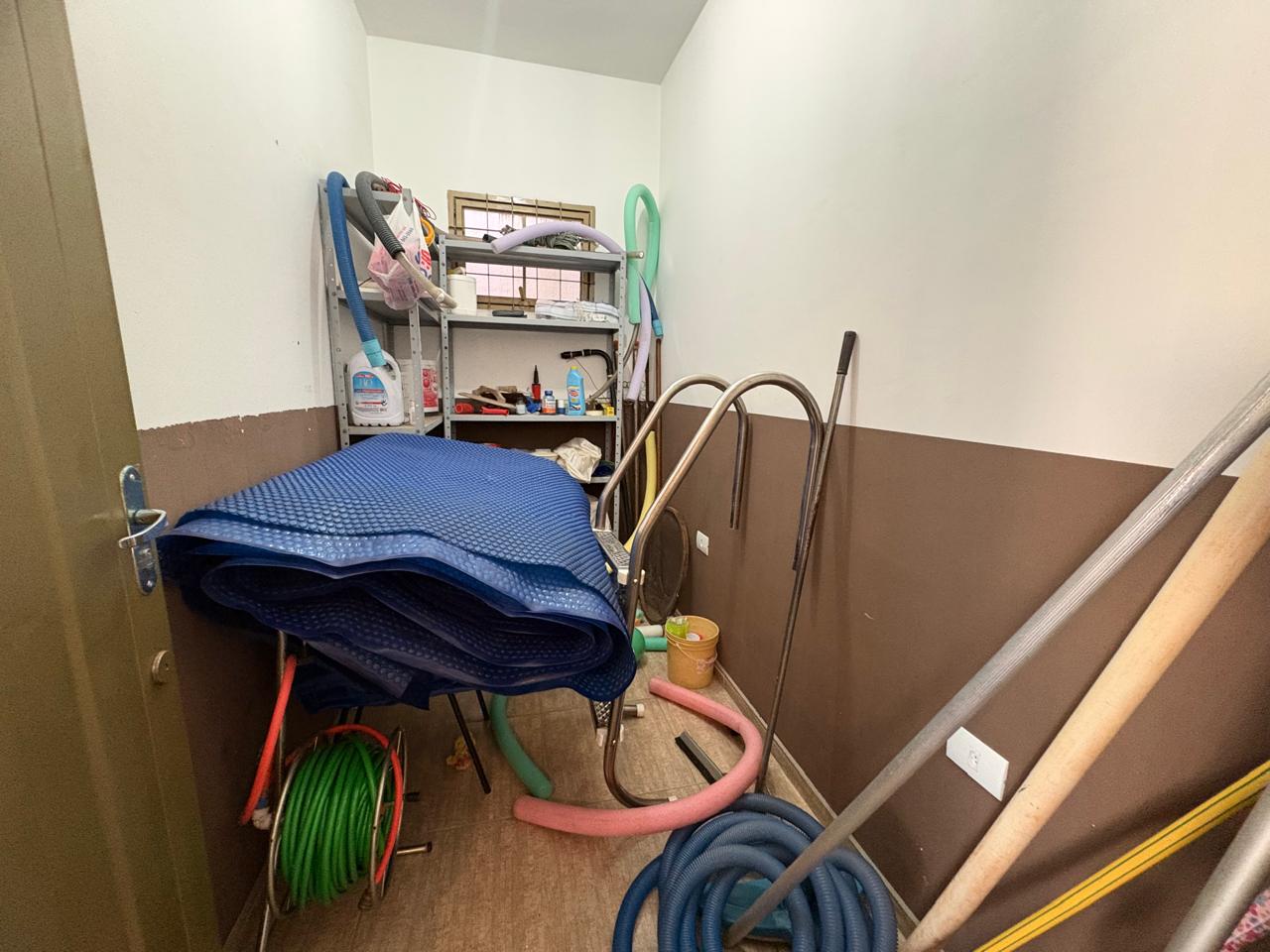 Área de Lazer Completa com Piscina, Espaço Gourmet e Amplo Estacionamento à Venda ou Locação em Maringá/PR