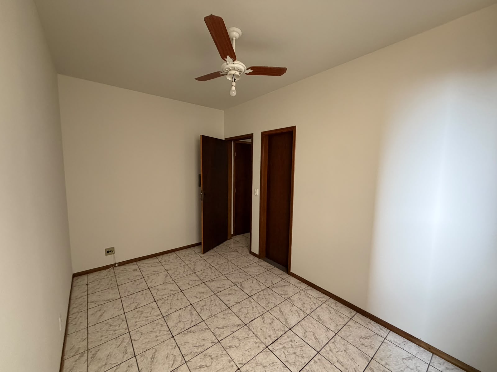 Kitnet com 1 Quarto e 25 m² na Zona 07 - Maringá/PR