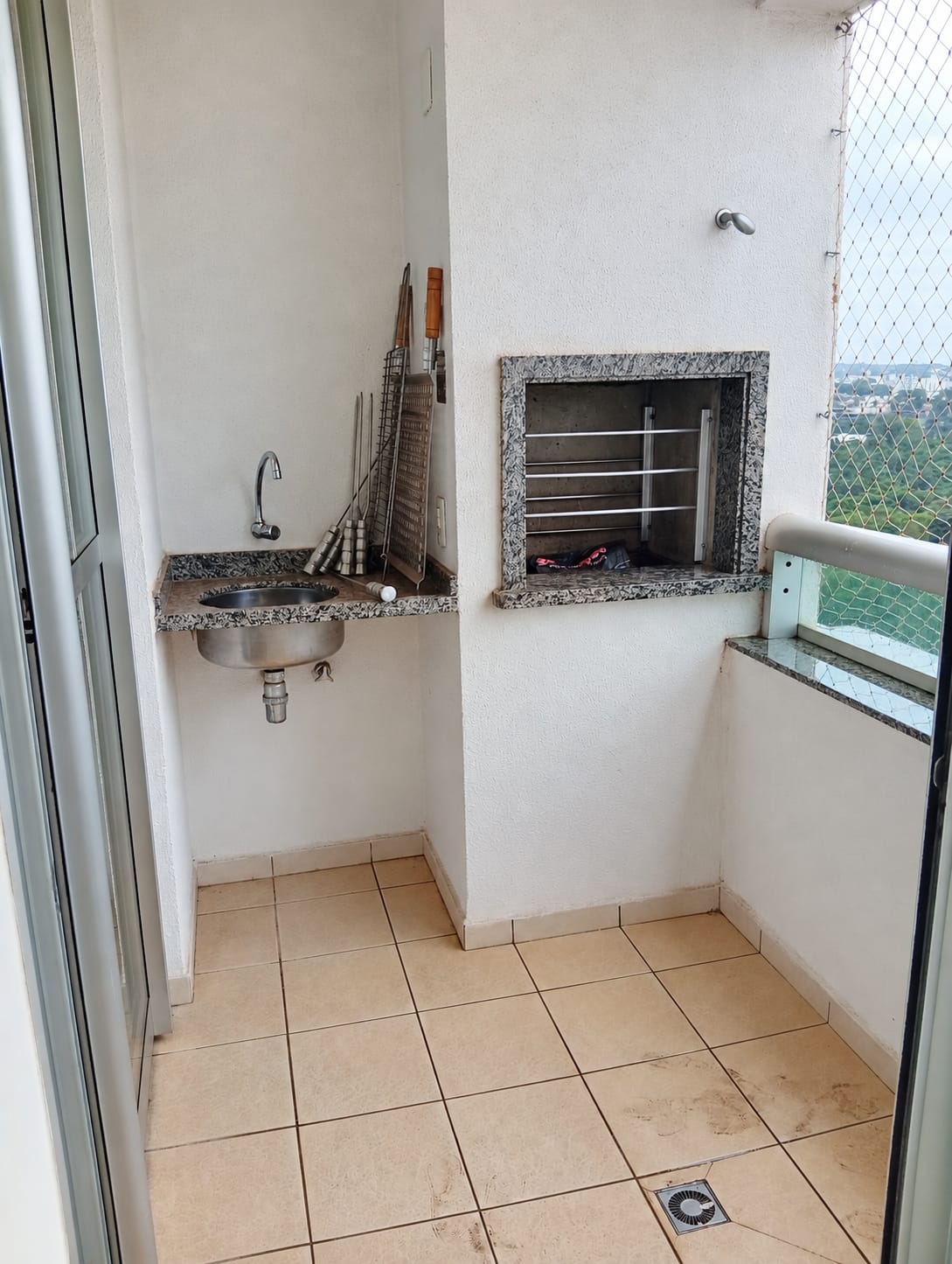 **Apartamento com Suíte, Sacada com Churrasqueira e Lazer Completo na Vila Cleópatra**