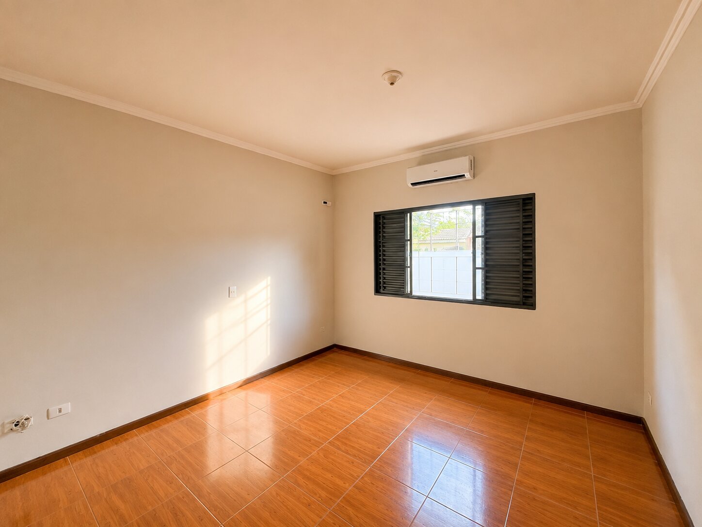 Casa com 3 Quartos, 120m² - Parque Industrial 200, Maringá/PR