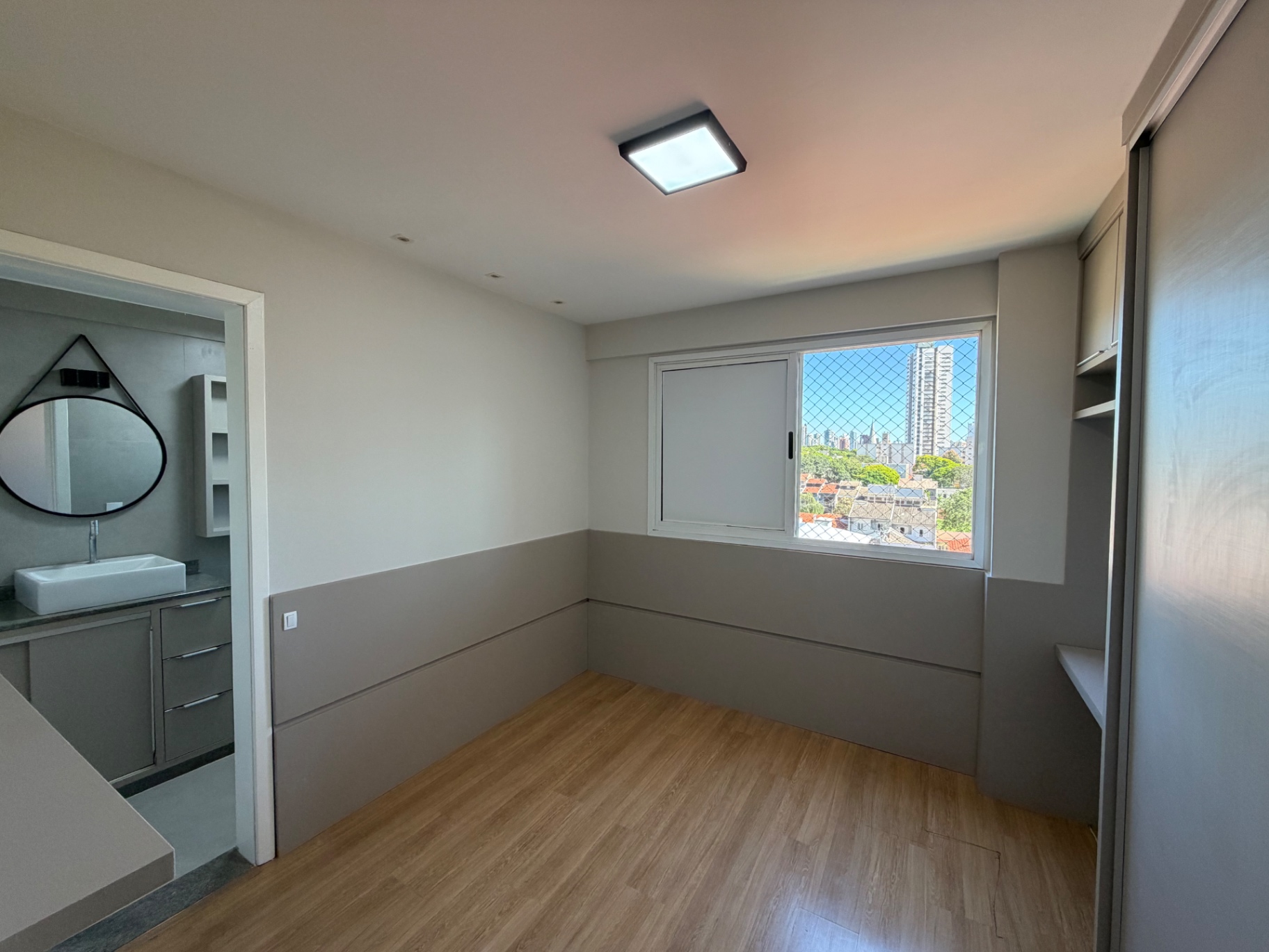 Apartamento com 3 Quartos e 80 m² na Zona 02 em Maringá/PR - 2 Vagas