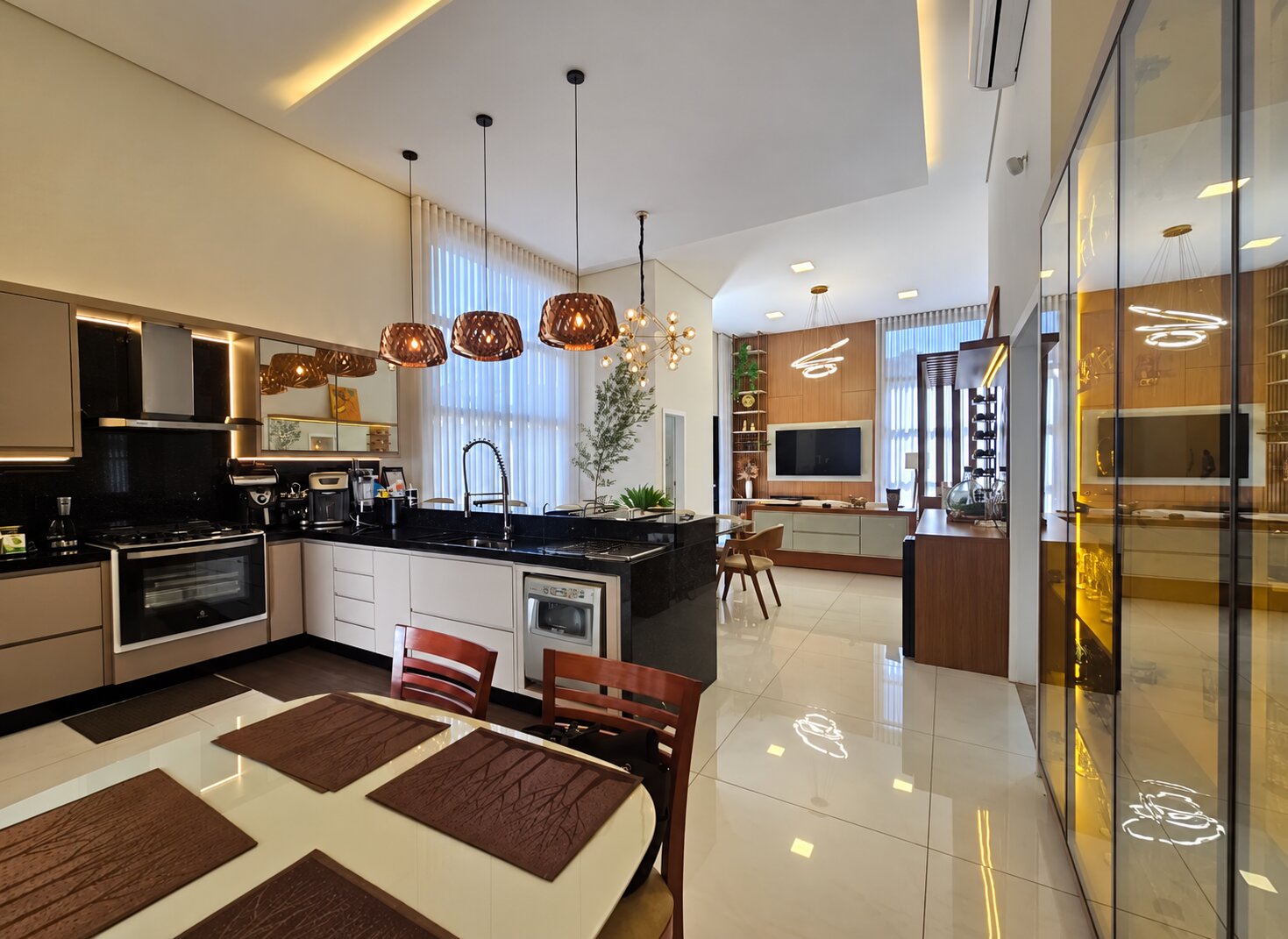 Casa com 3 Quartos, 276 m² à Venda no Jardim São Conrado - Maringá/PR
