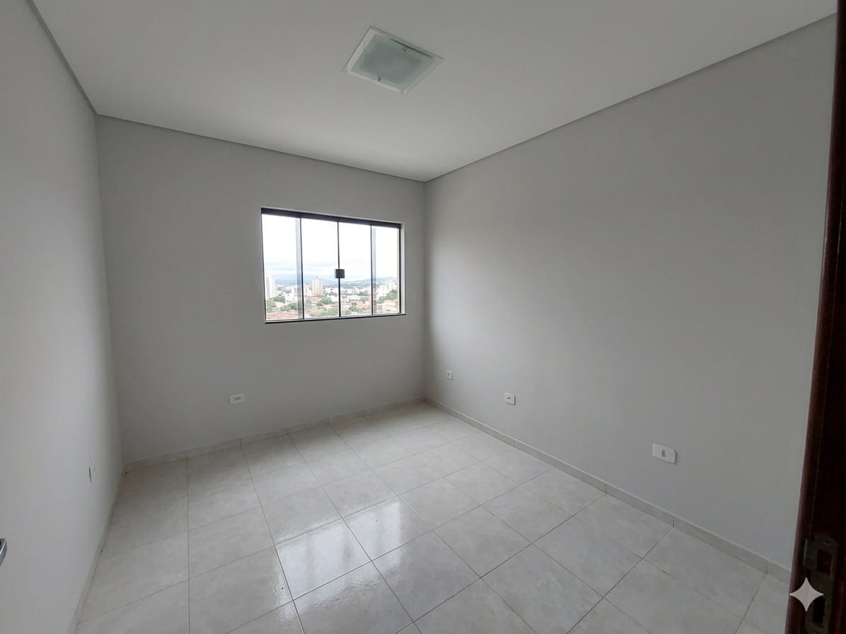 Apartamento de 110 m² com 2 Quartos, 1 Suíte e Sacada no Jardim Universo — Maringá/PR