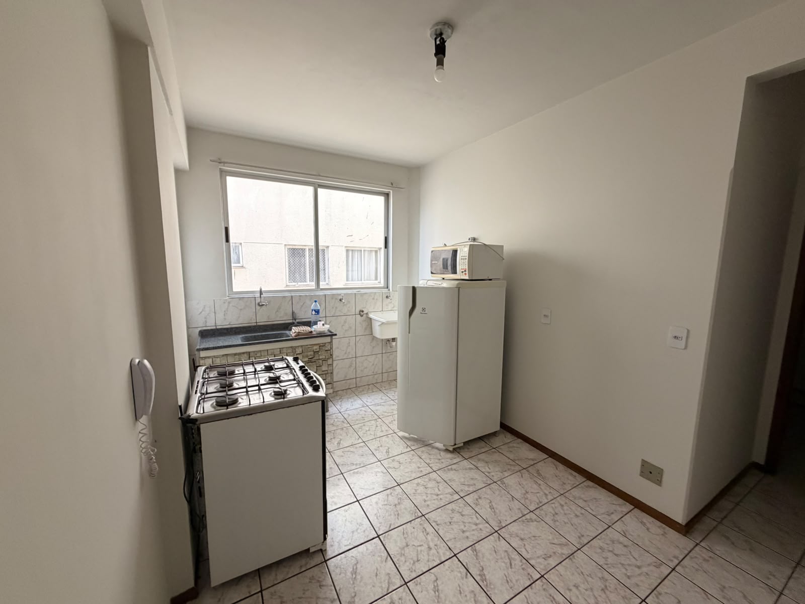 Kitnet com 1 Quarto e 25 m² na Zona 07 - Maringá/PR