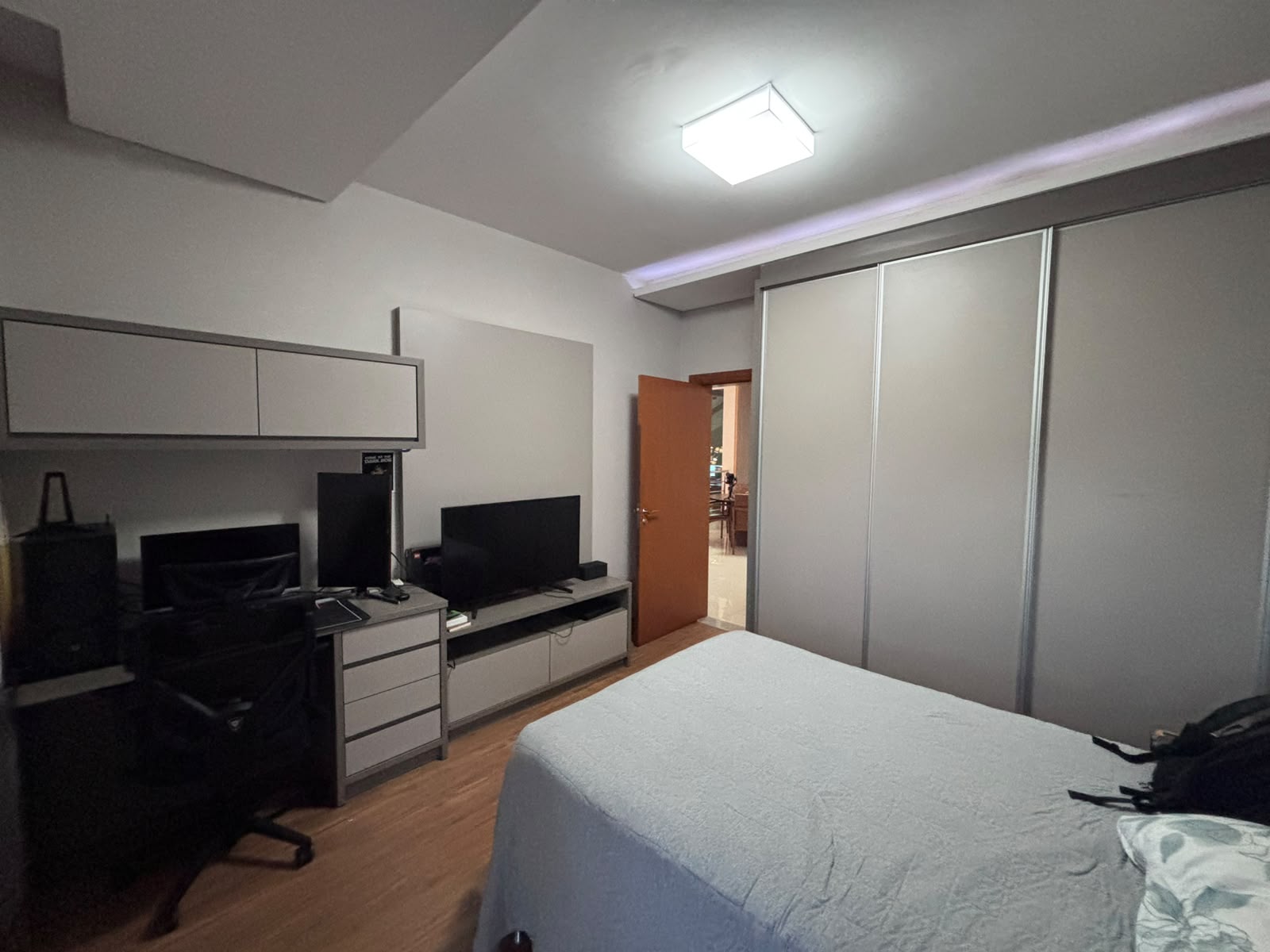 Casa em Condomínio com 4 Suítes, 400m² - Zona 08, Maringá/PR