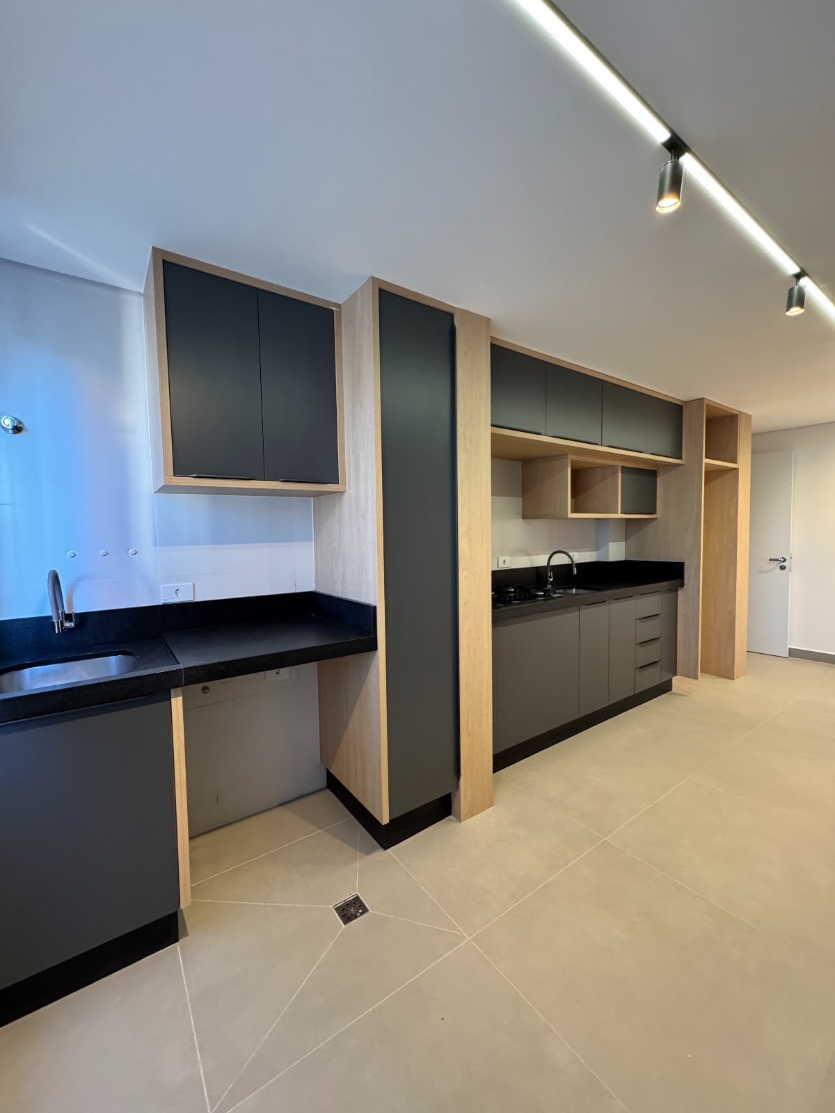Apartamento com 2 Quartos e 70 m² na Zona 07 - Maringá/PR