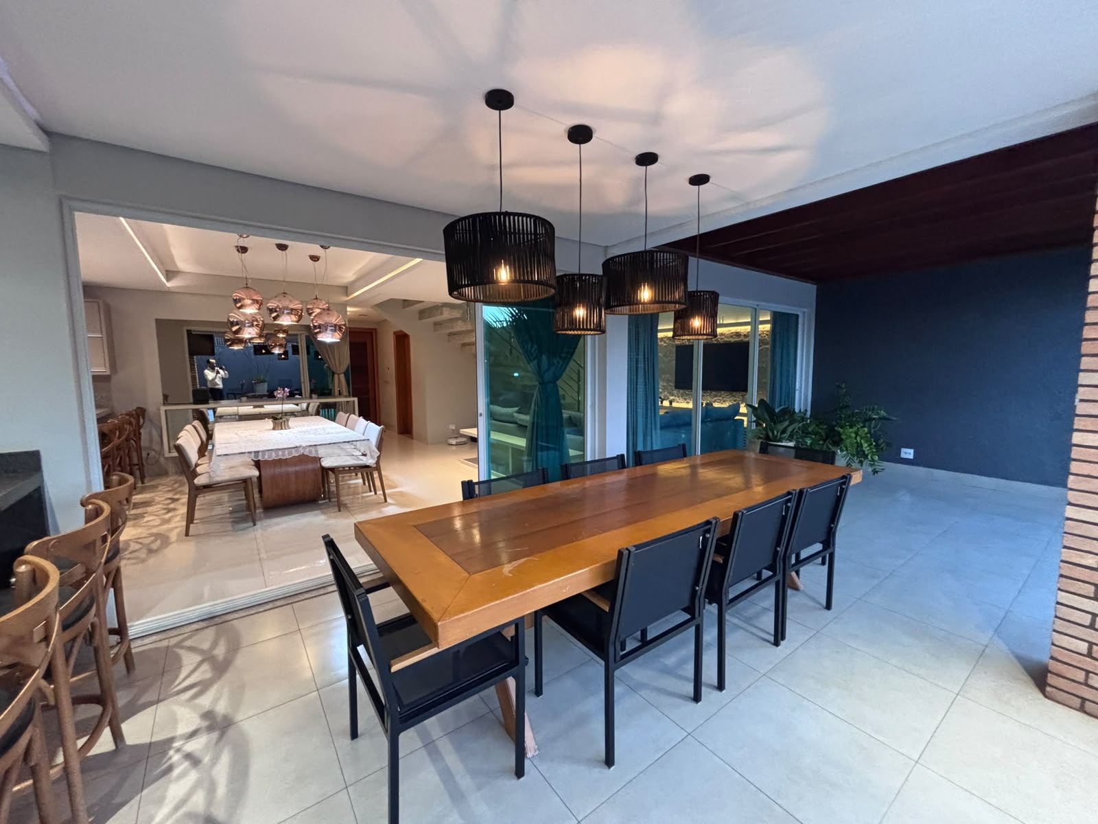Casa em Condomínio com 4 Suítes, 400m² - Zona 08, Maringá/PR