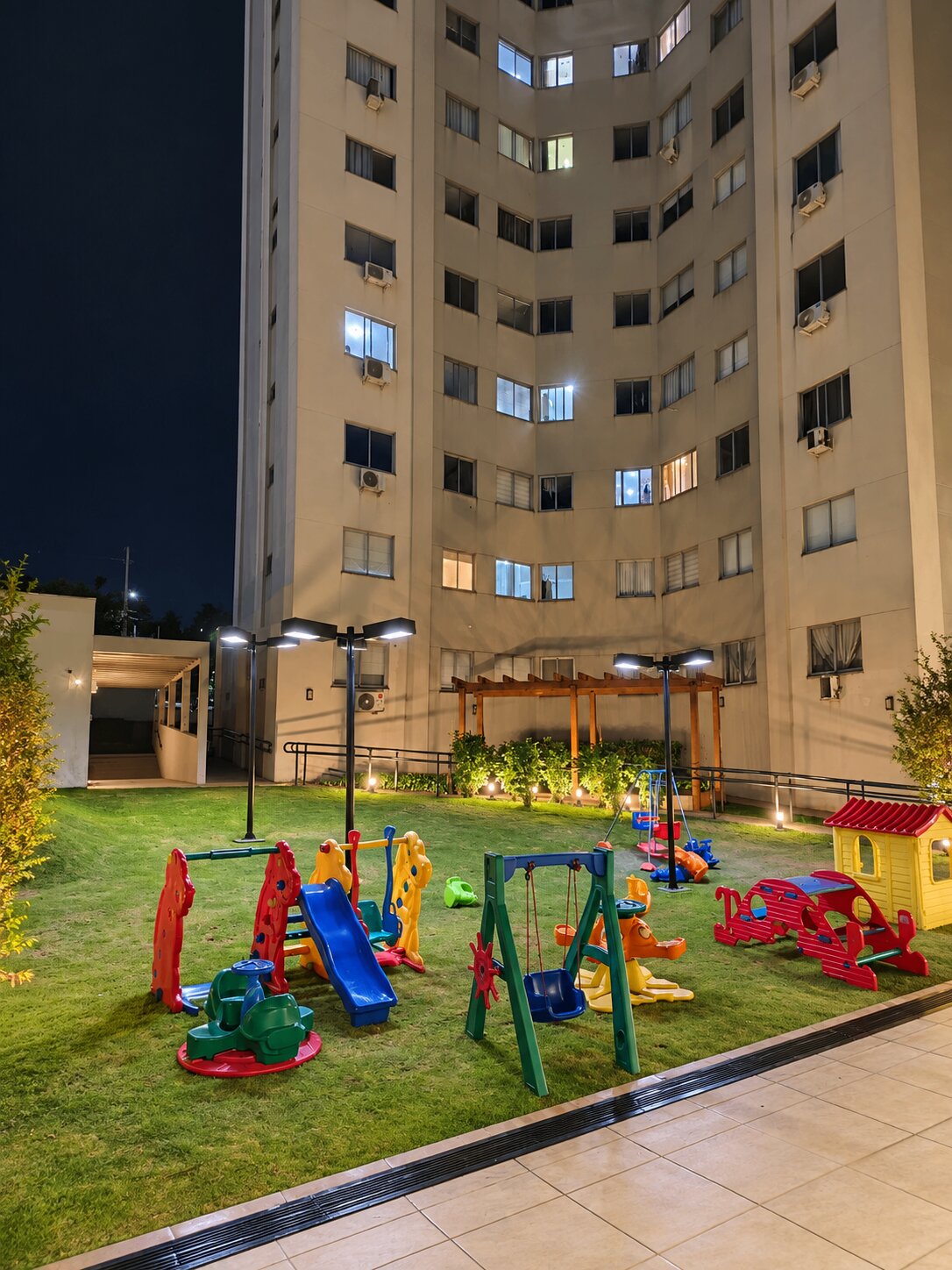 Apartamento com 2 Quartos, 49 m² - Jardim das Estações, Maringá/PR
