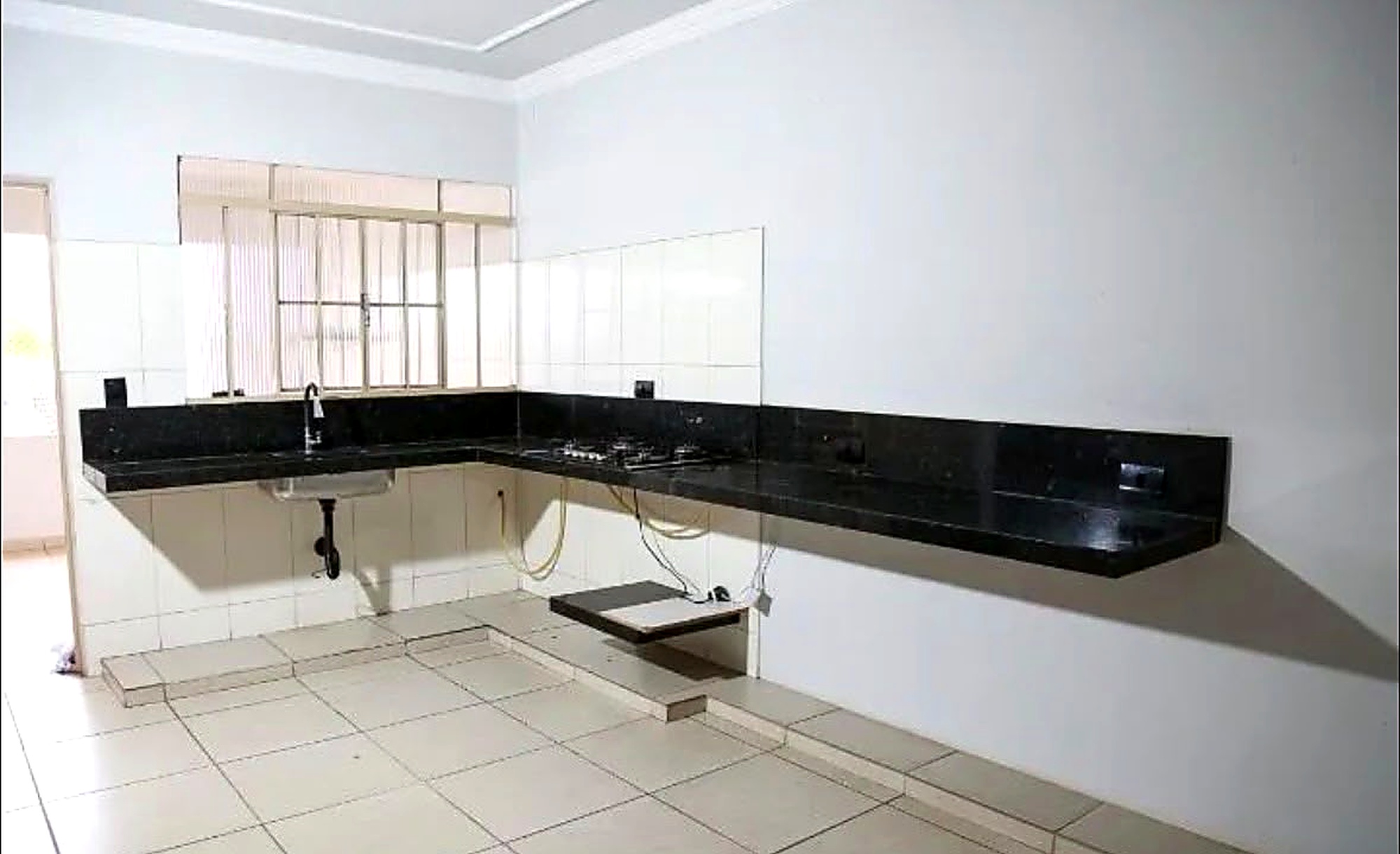 Apartamento Sobreloja para Locação com 3 Quartos, Suíte, Sacada e 2 Vagas