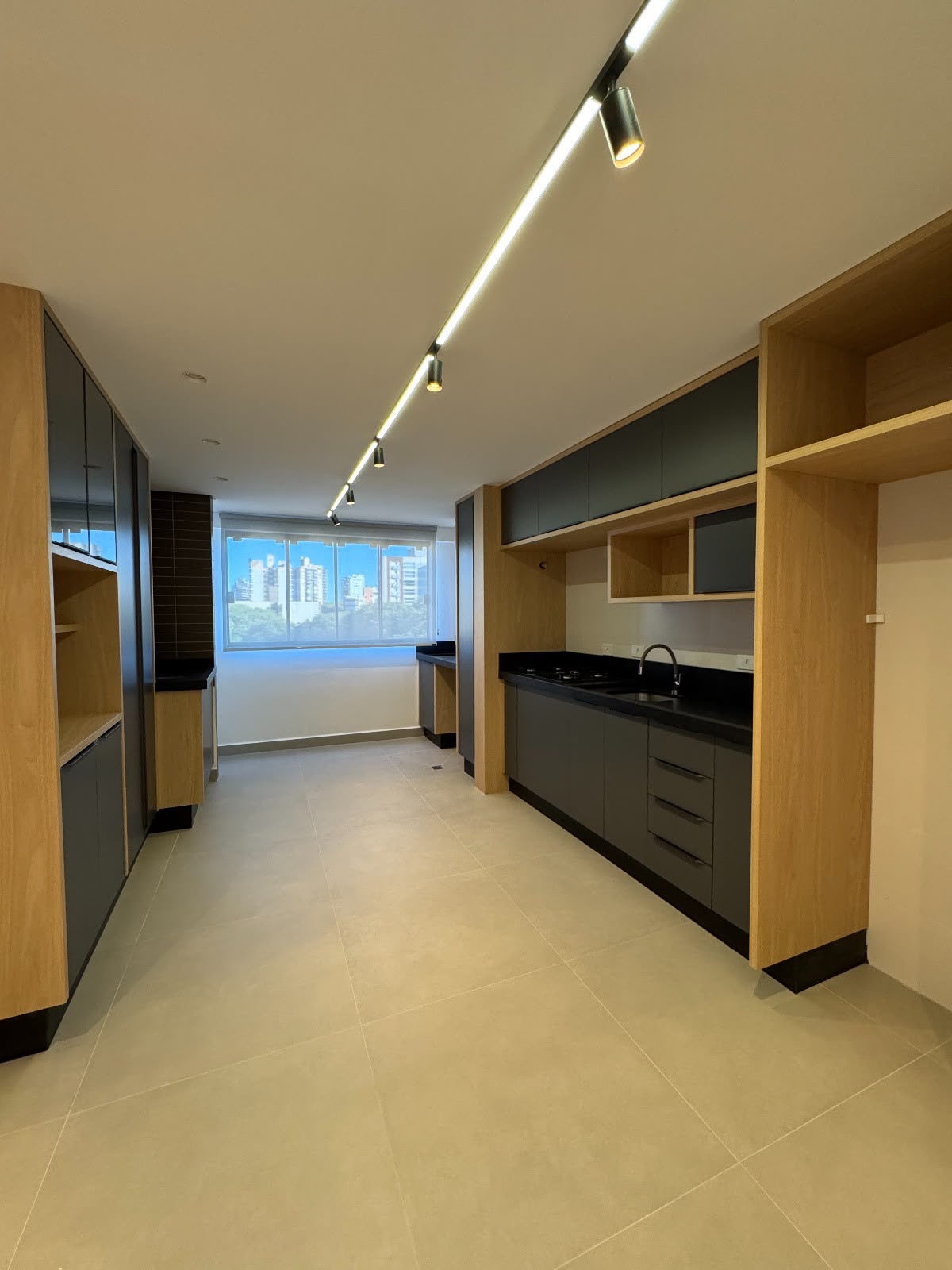 Apartamento com 2 Quartos e 70 m² na Zona 07 - Maringá/PR