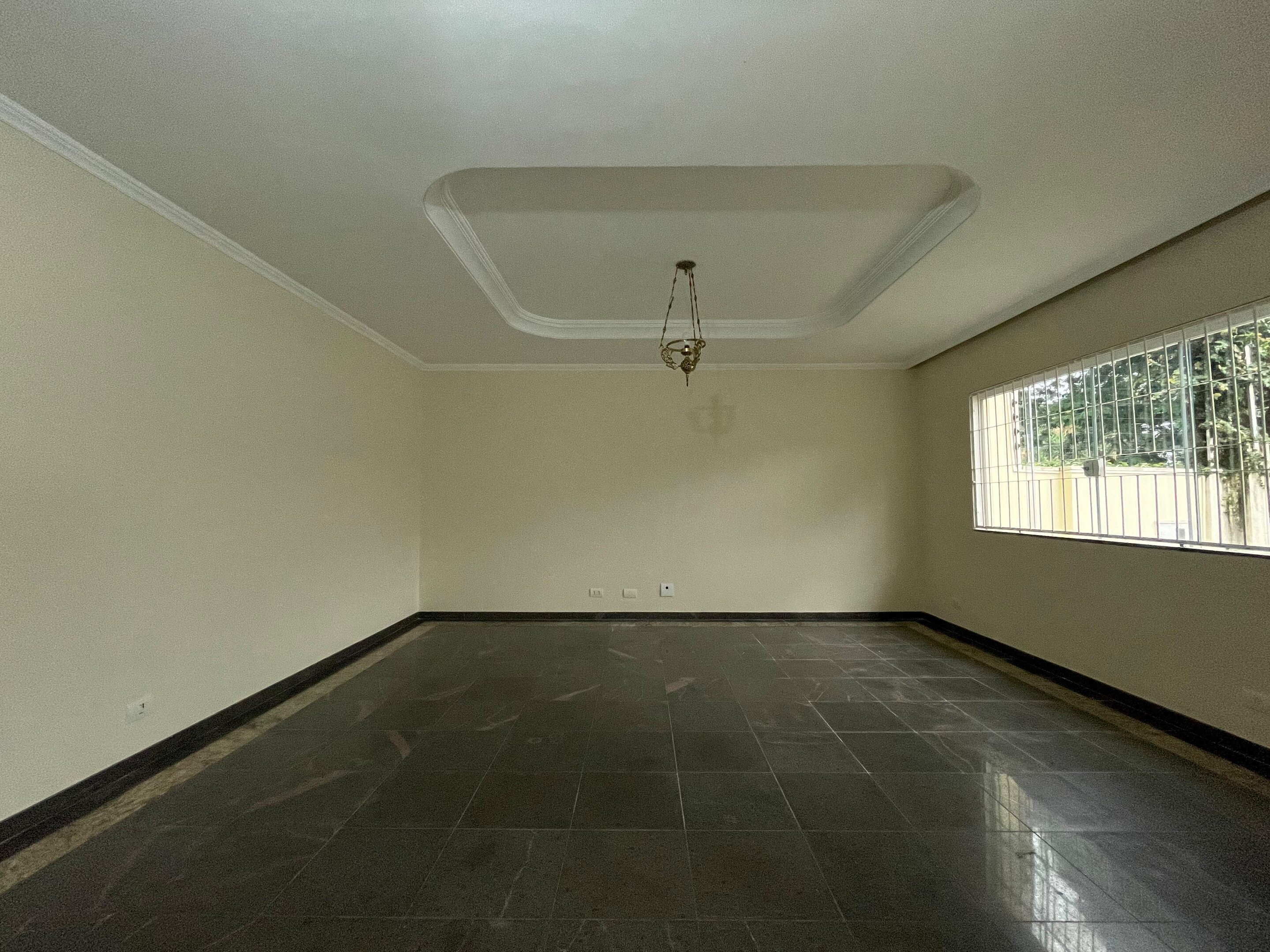 Sobrado com 1 Suíte + 3 Quartos | 200 m² de Área | Espaço e Conforto