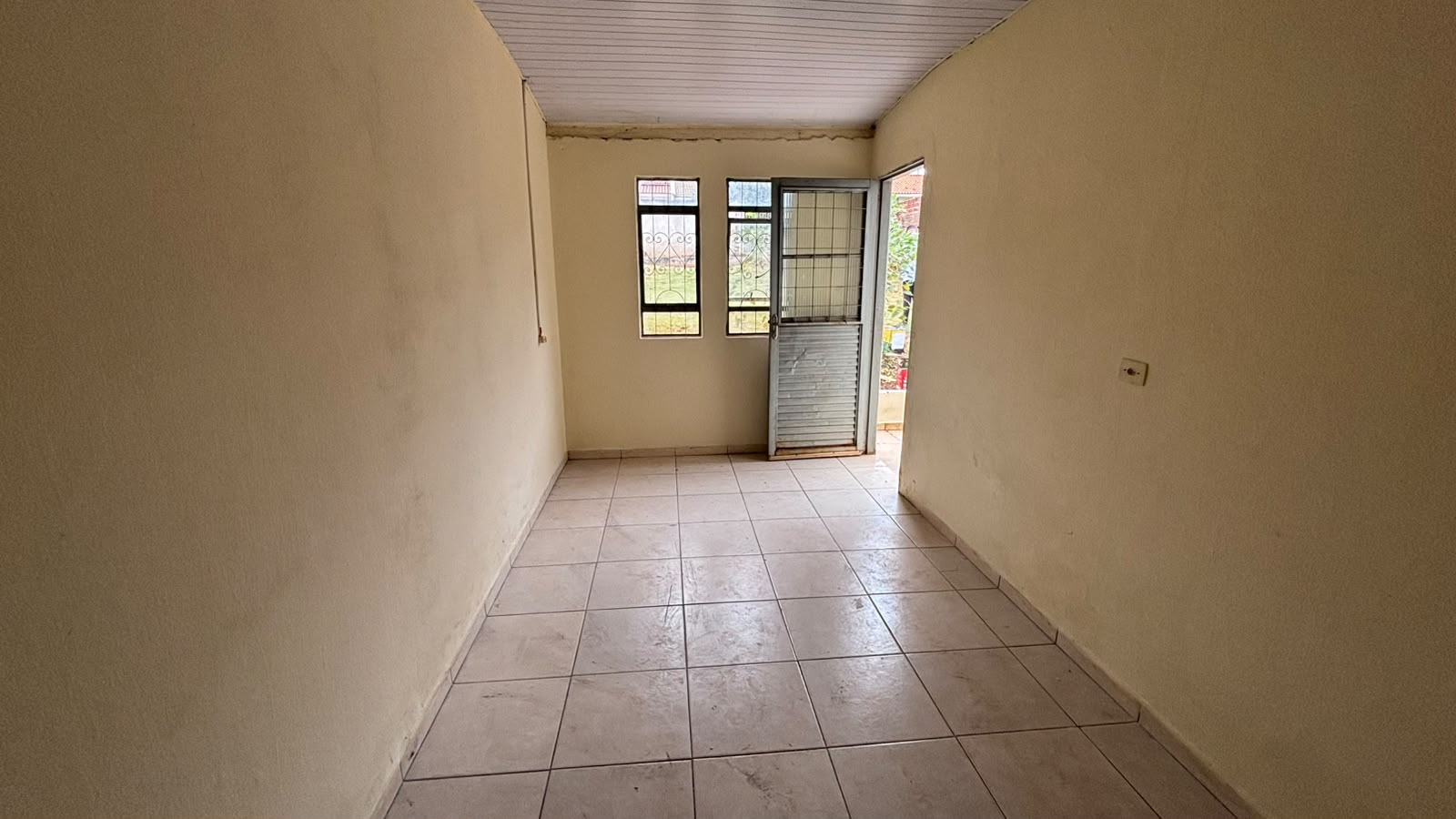 Casa à Venda com 2 Quartos, 80m² - Parque Residencial Tuiuti - Maringá/PR