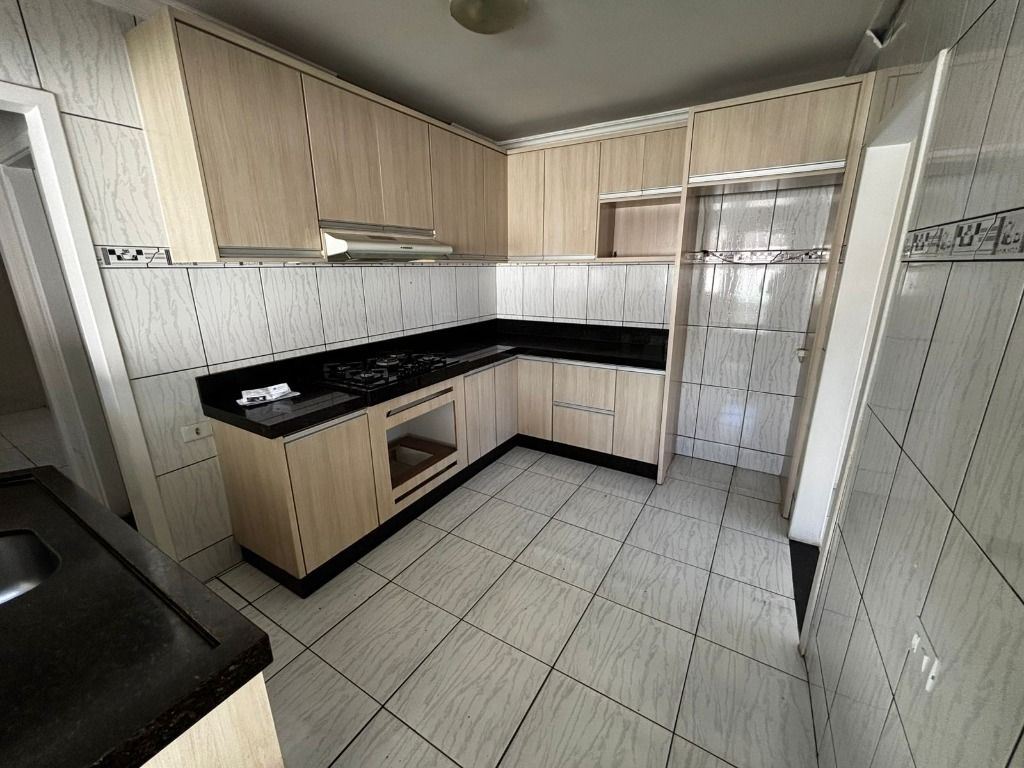 Casa com 2 Quartos e 80m² no Parque Residencial Aeroporto, Maringá/PR