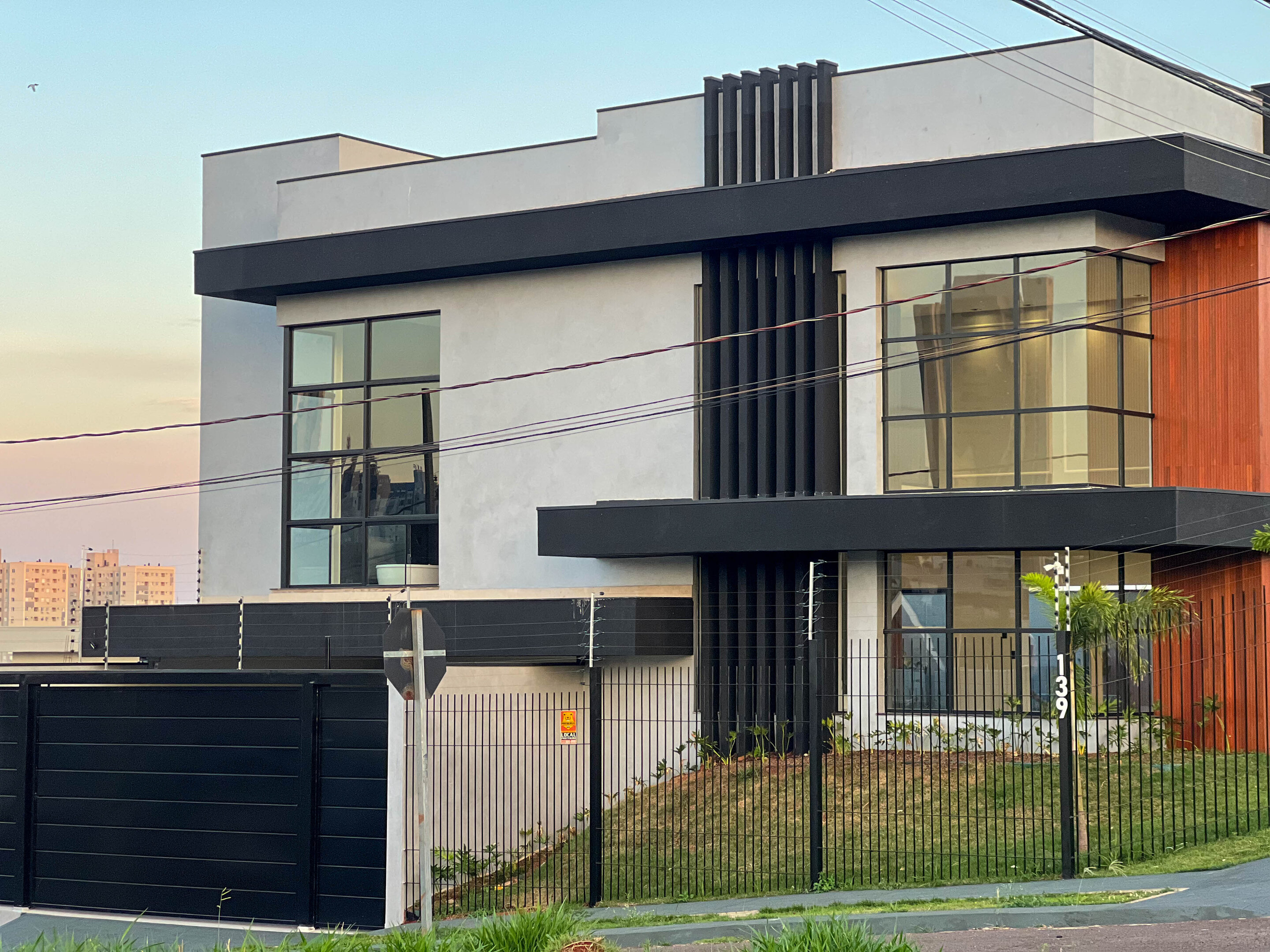 CASA DE ALTO PADRÃO 4 Quartos, 420 m² - JARDIM DAS NAÇÕES, Maringá/PR