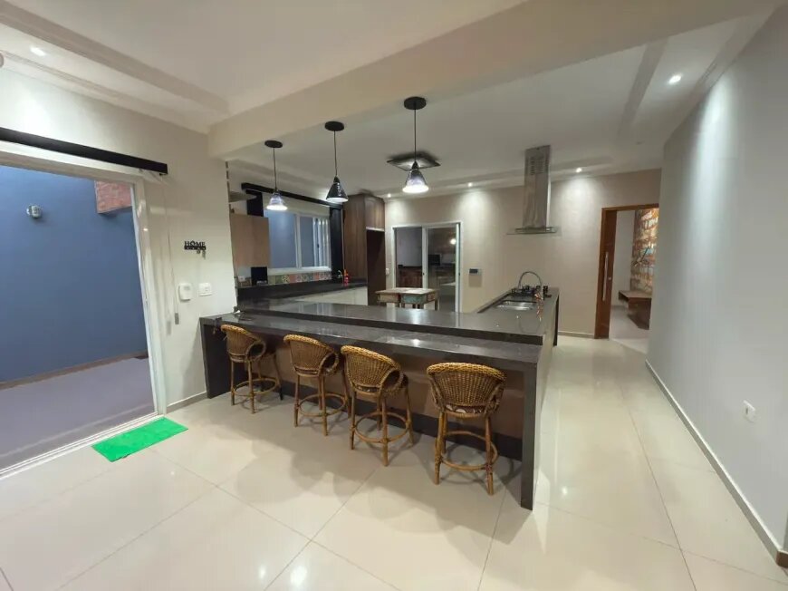 Mude sem começar do zero: casa mobiliada com 3 suítes e espaço gourmet no Jardim Paraizo