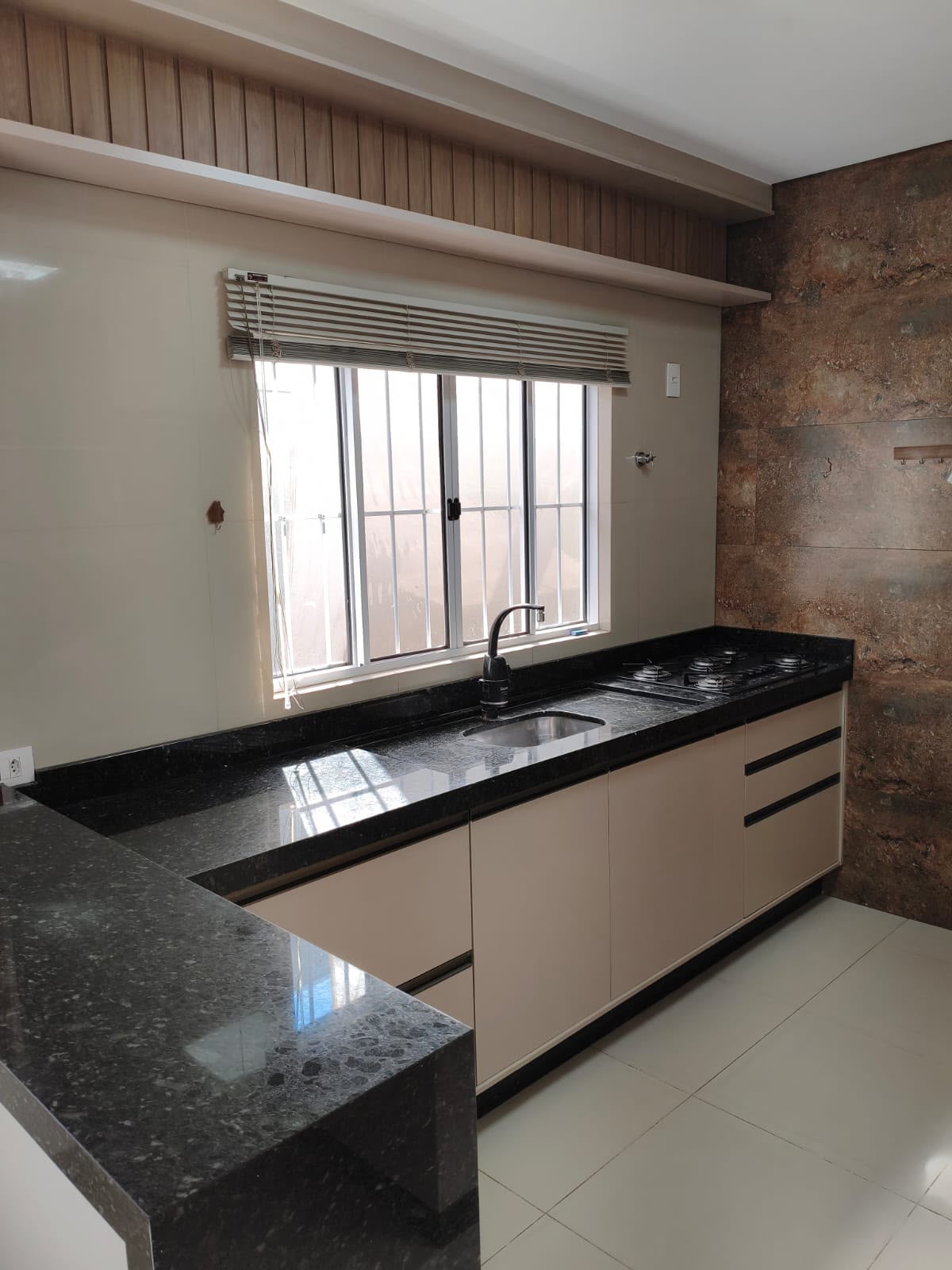 🏡 CASA PARA LOCAÇÃO | 1 SUÍTE + 2 QUARTOS, COZINHA MOBILIADA E JARDIM ✨