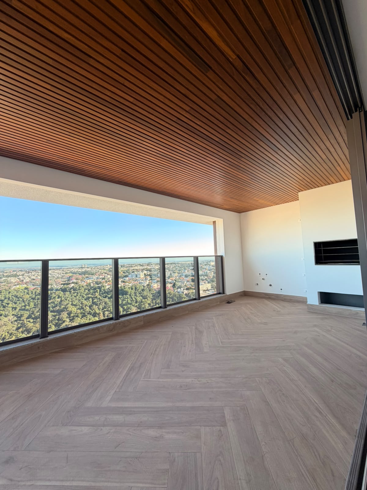 Apartamento com 3 Quartos, 179 m² e 3 Vagas - Zona 01, Maringá/PR