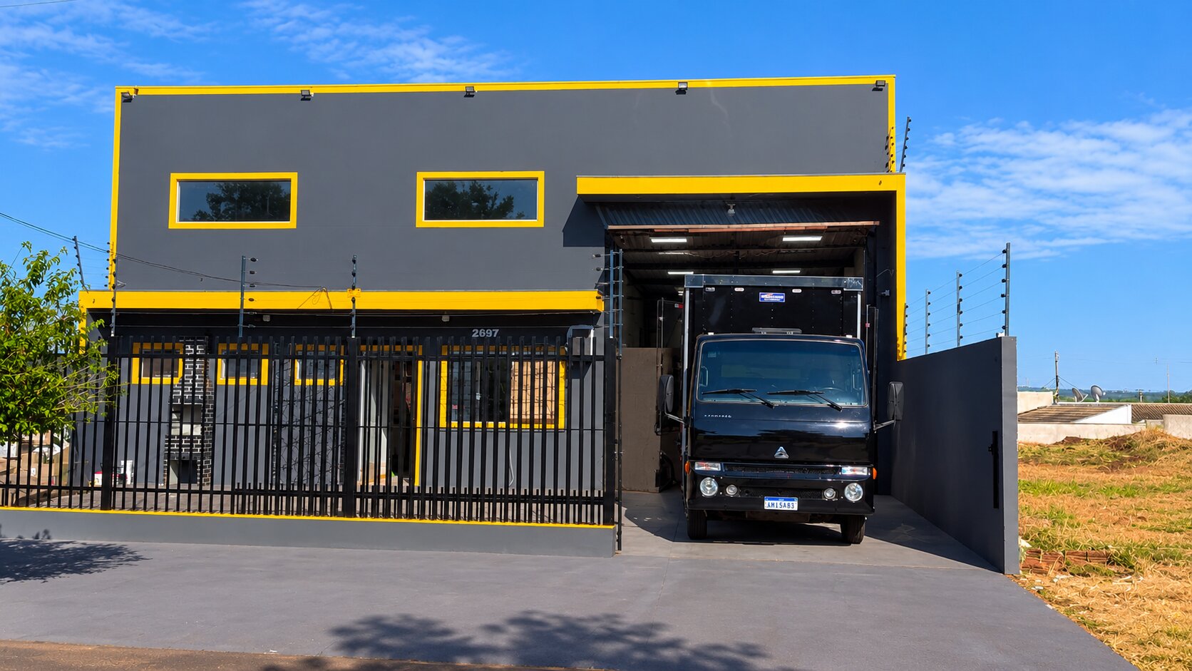 **Galpão Comercial de 420 m² na Av. São Judas Tadeu – Amplo Espaço com Sistema de Exaustão | Maringá/PR**