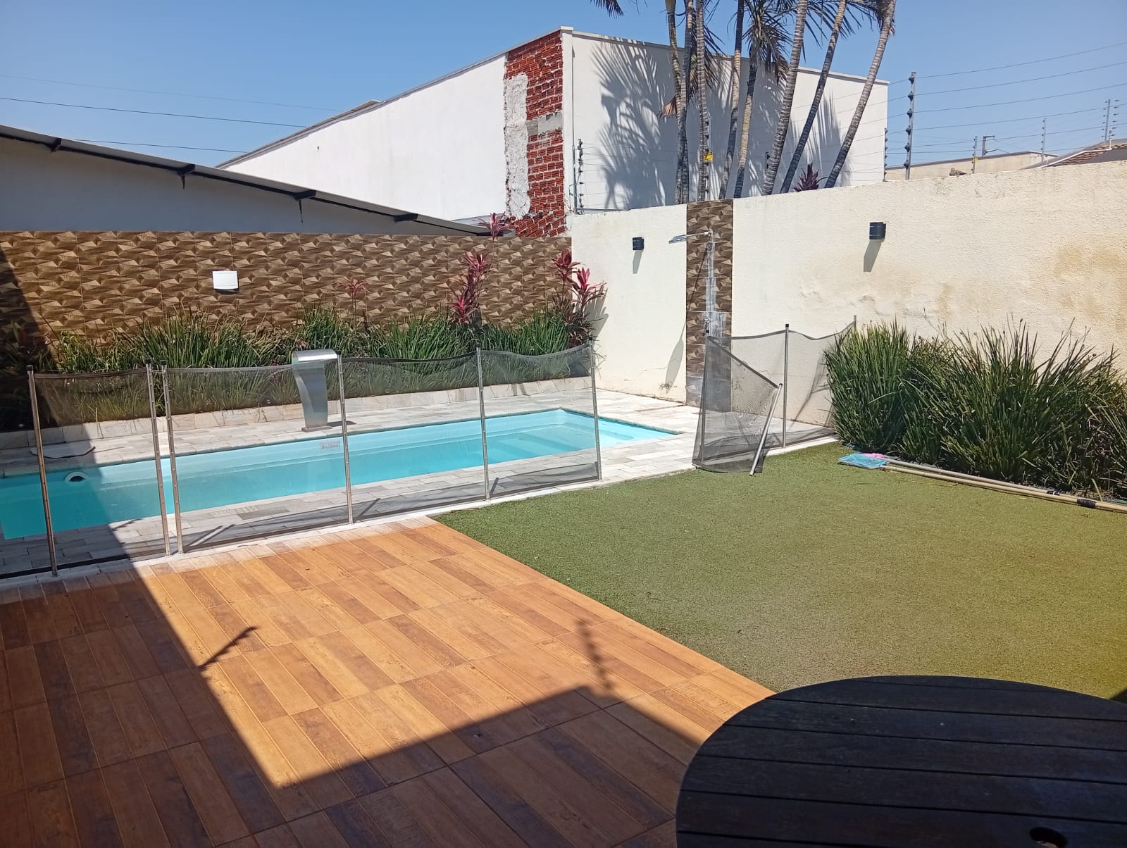 Sobrado com 4 Quartos, Suíte e Piscina para Locação no Jardim Iguaçu – Maringá