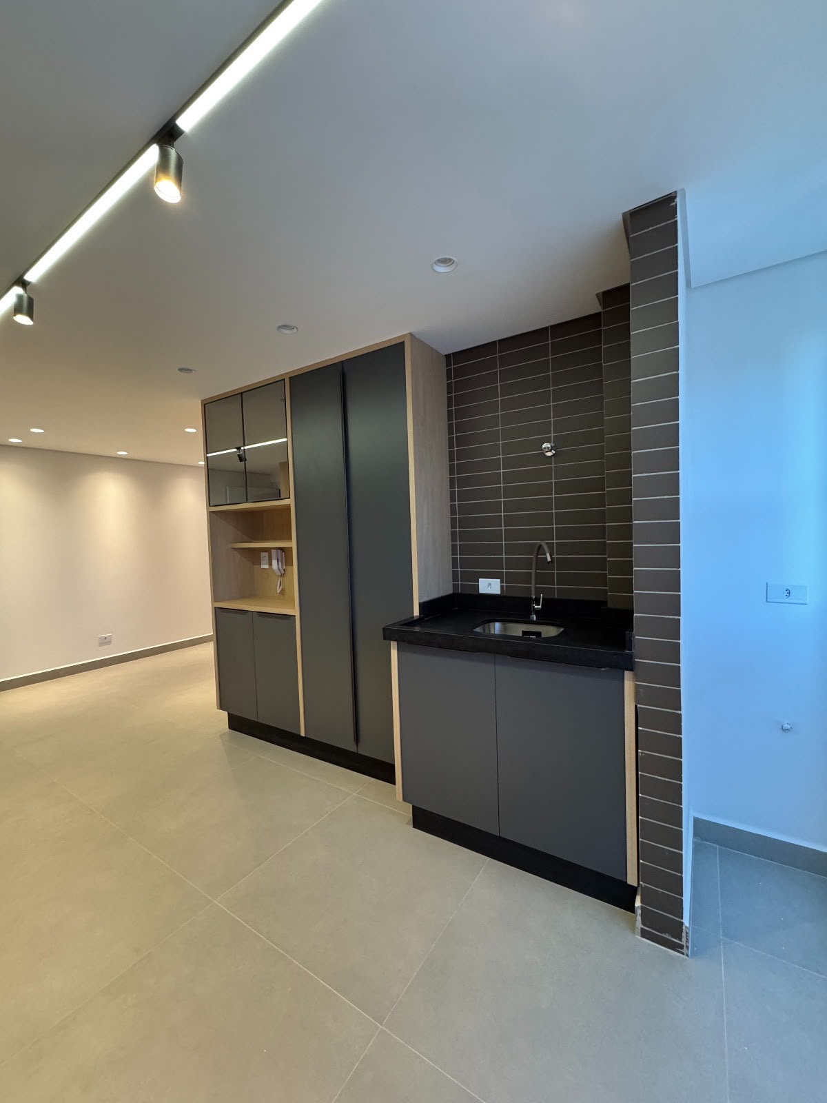 Apartamento com 2 Quartos e 70 m² na Zona 07 - Maringá/PR