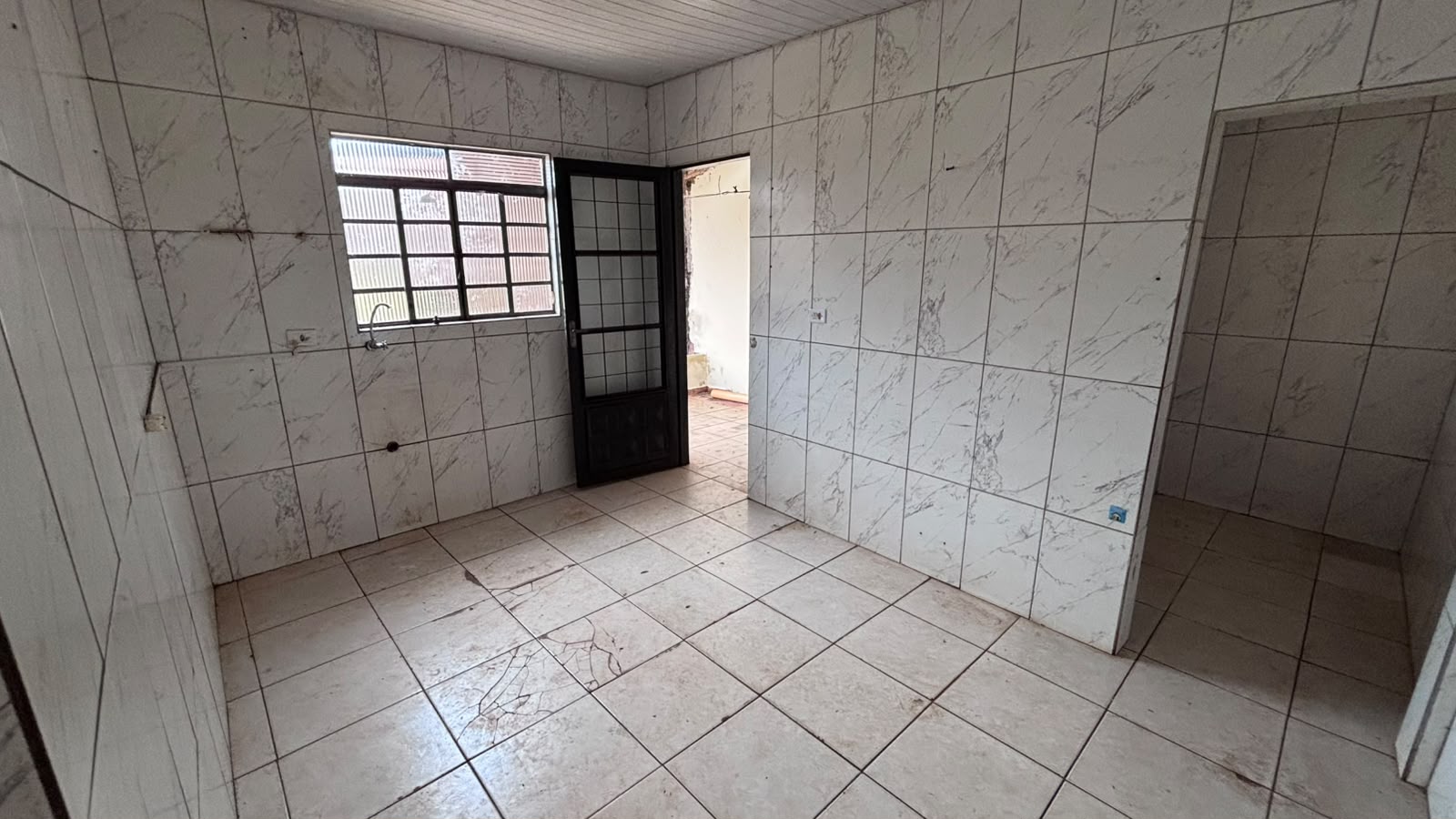 Casa à Venda com 2 Quartos, 80m² - Parque Residencial Tuiuti - Maringá/PR
