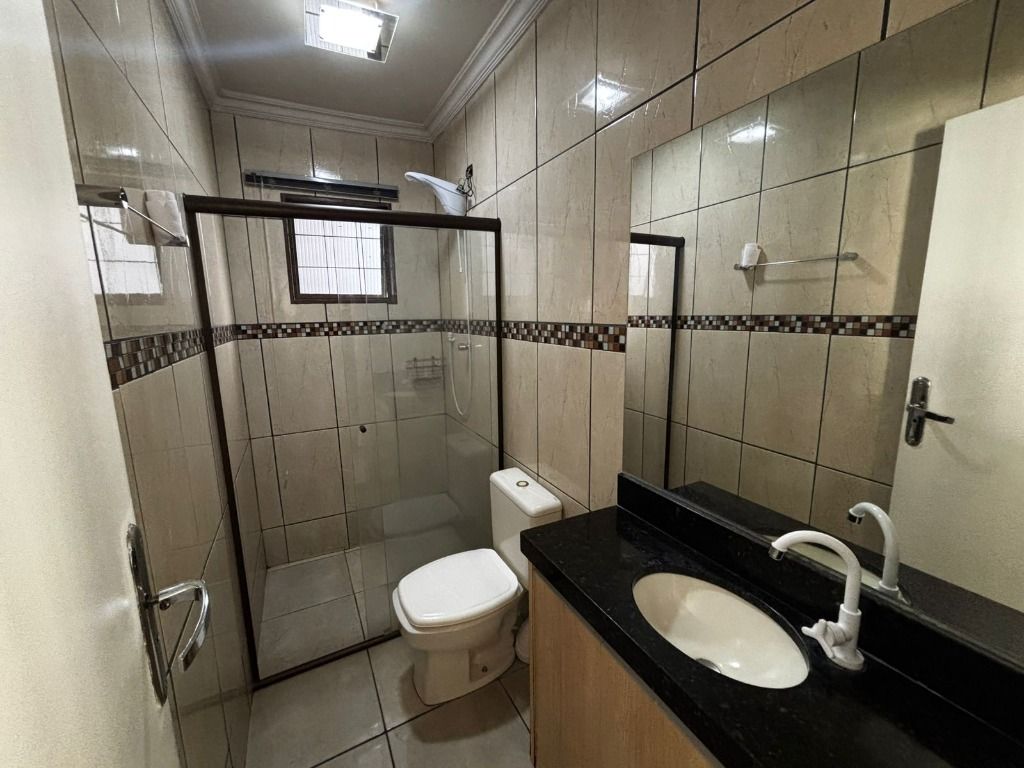 Casa com 2 Quartos e 80m² no Parque Residencial Aeroporto, Maringá/PR