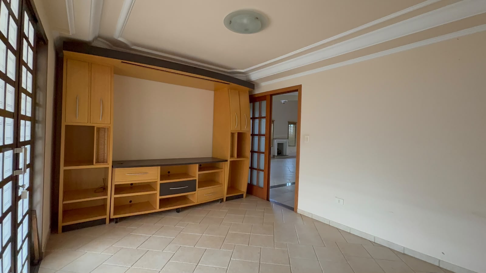 Sobrado de Alto Padrão com Piscina, Sauna,  edícula, 4 Suítes e Área de Lazer Completa